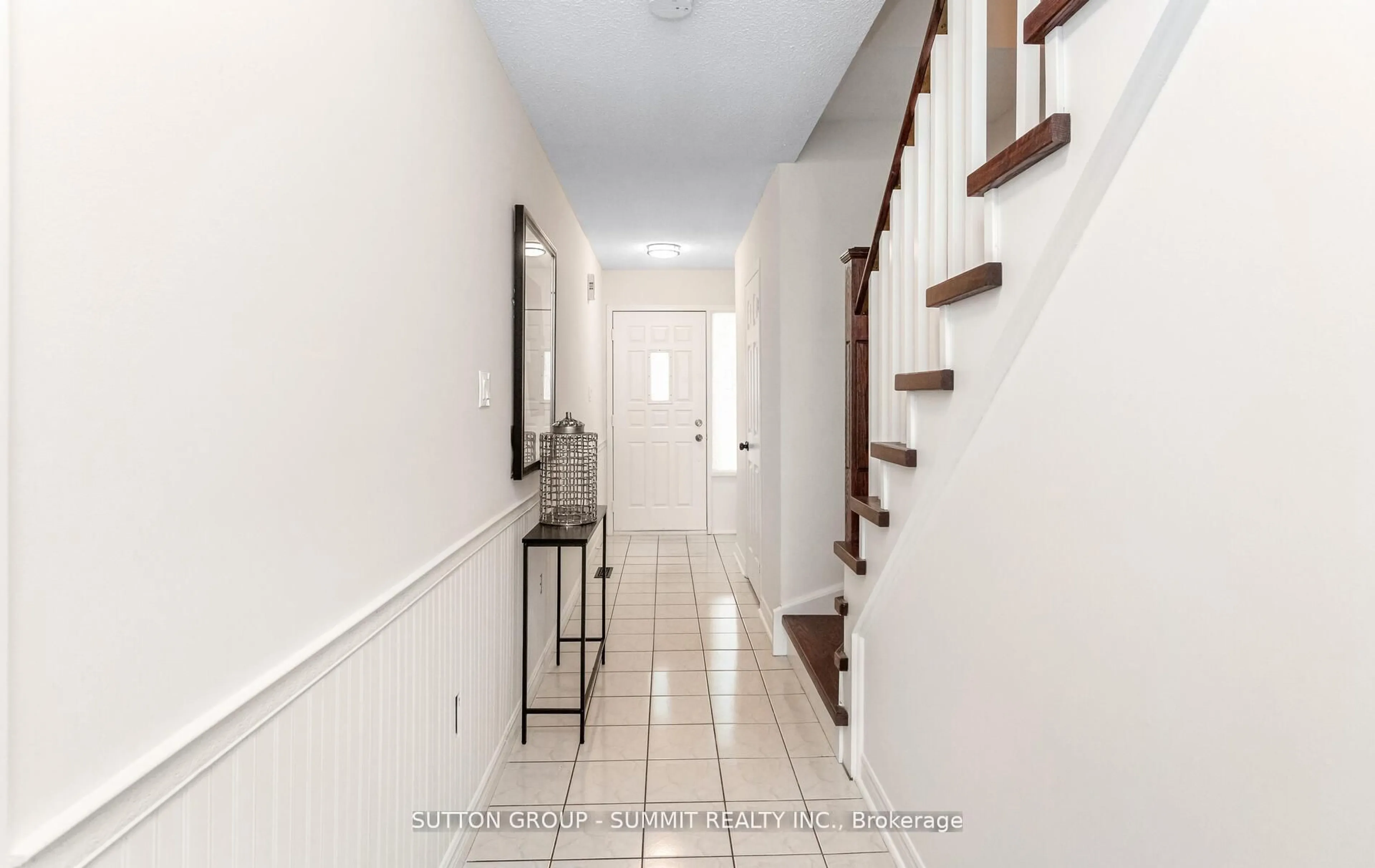 Indoor entryway for 550 Steddick Crt #47, Mississauga Ontario L5R 3S8