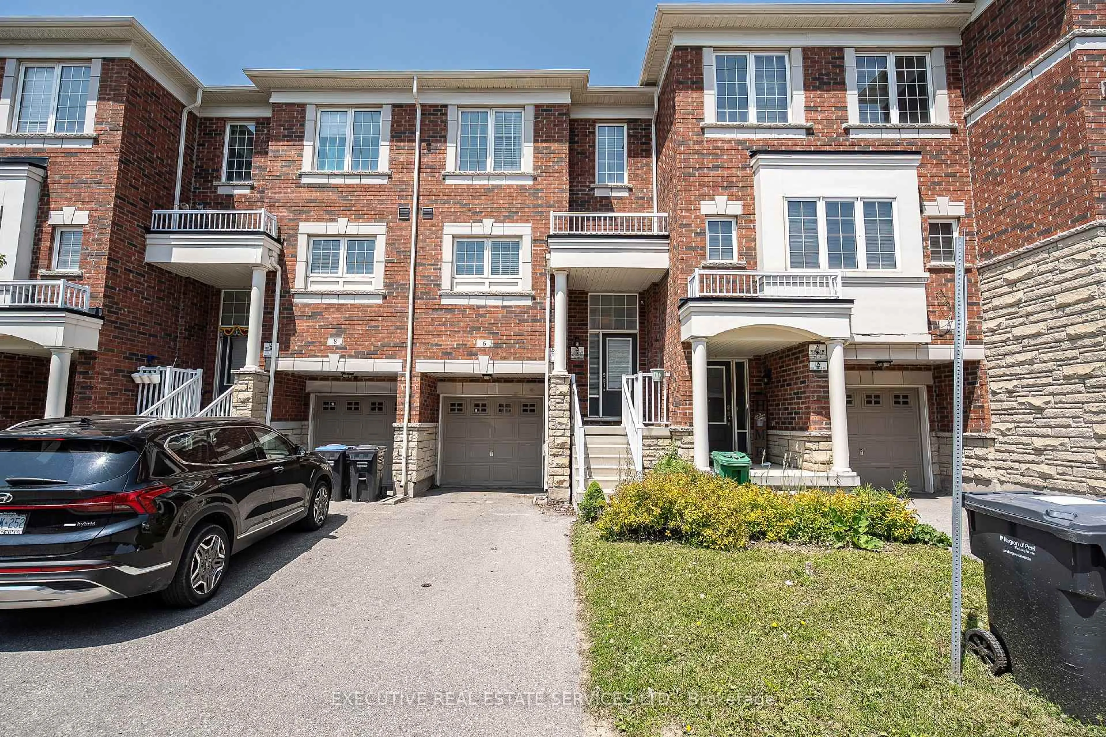 A pic from outside/outdoor area/front of a property/back of a property/a pic from drone, street for 6 Abercove Clse, Brampton Ontario L6Y 6E6