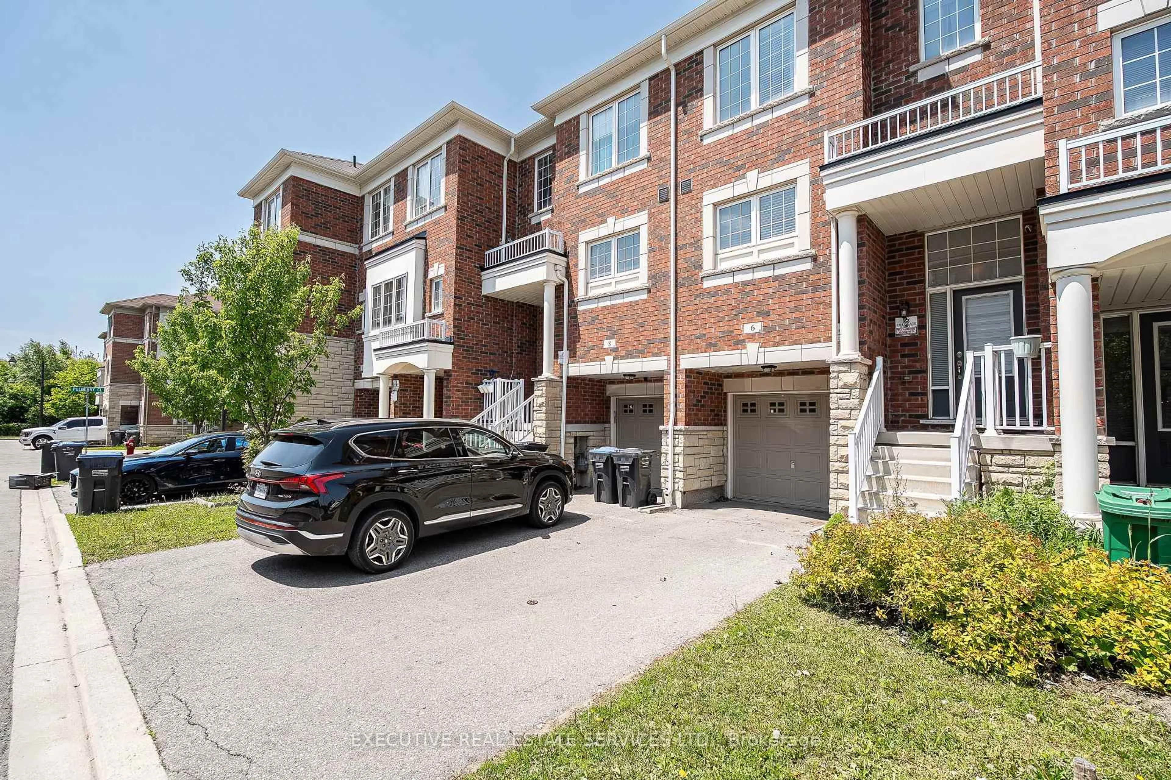 A pic from outside/outdoor area/front of a property/back of a property/a pic from drone, street for 6 Abercove Clse, Brampton Ontario L6Y 6E6