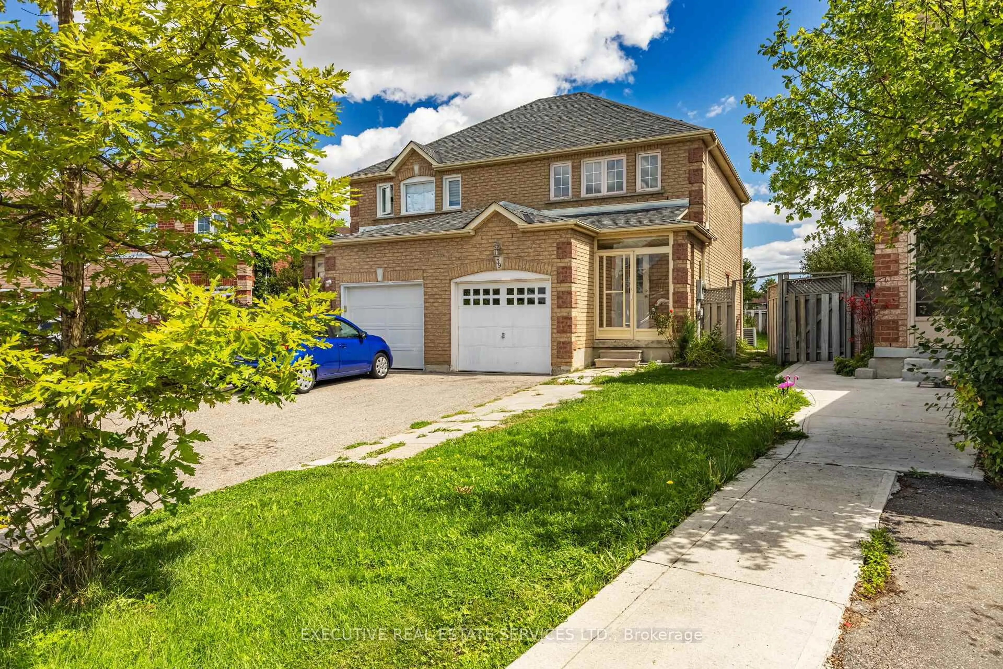 A pic from outside/outdoor area/front of a property/back of a property/a pic from drone, street for 39 Caruso Dr, Brampton Ontario L6Y 5B2