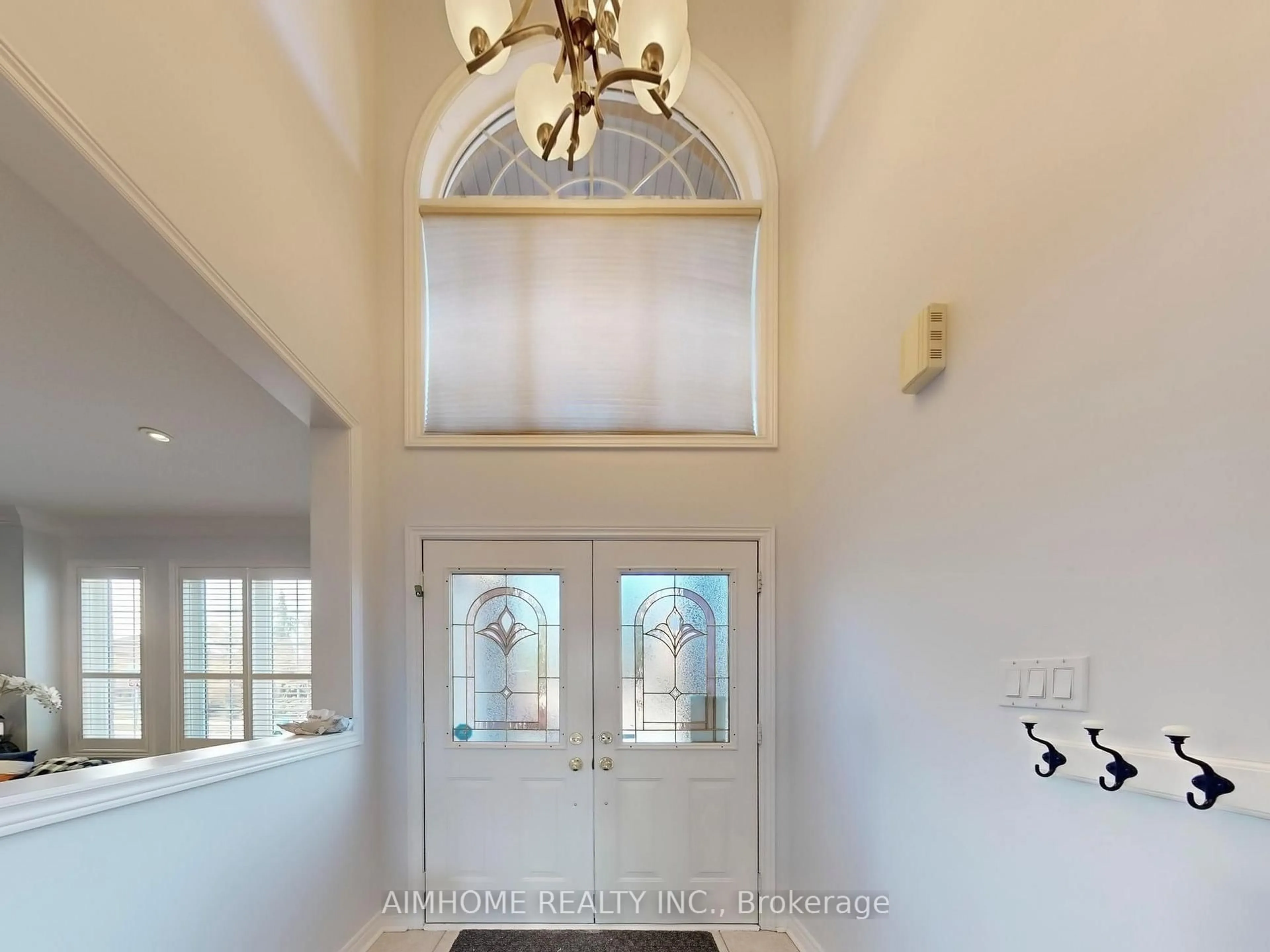 Indoor entryway for 2051 ASHMORE Dr, Oakville Ontario L6M 4T1