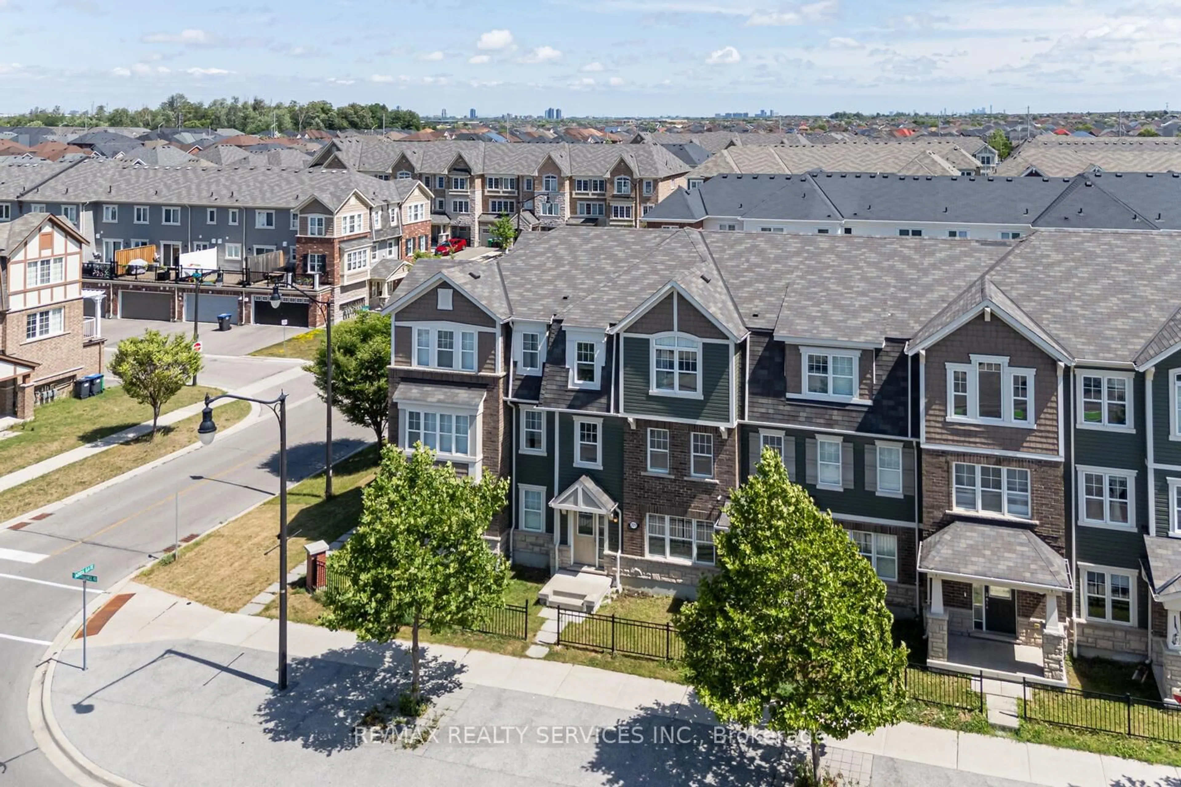 A pic from outside/outdoor area/front of a property/back of a property/a pic from drone, street for 221 Remembrance Rd, Brampton Ontario L7A 4P1