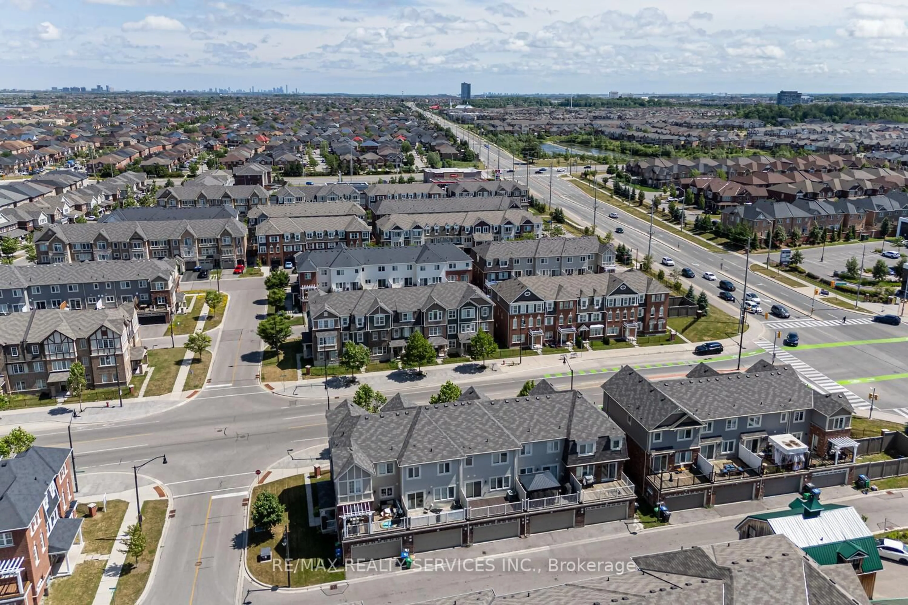 A pic from outside/outdoor area/front of a property/back of a property/a pic from drone, street for 221 Remembrance Rd, Brampton Ontario L7A 4P1