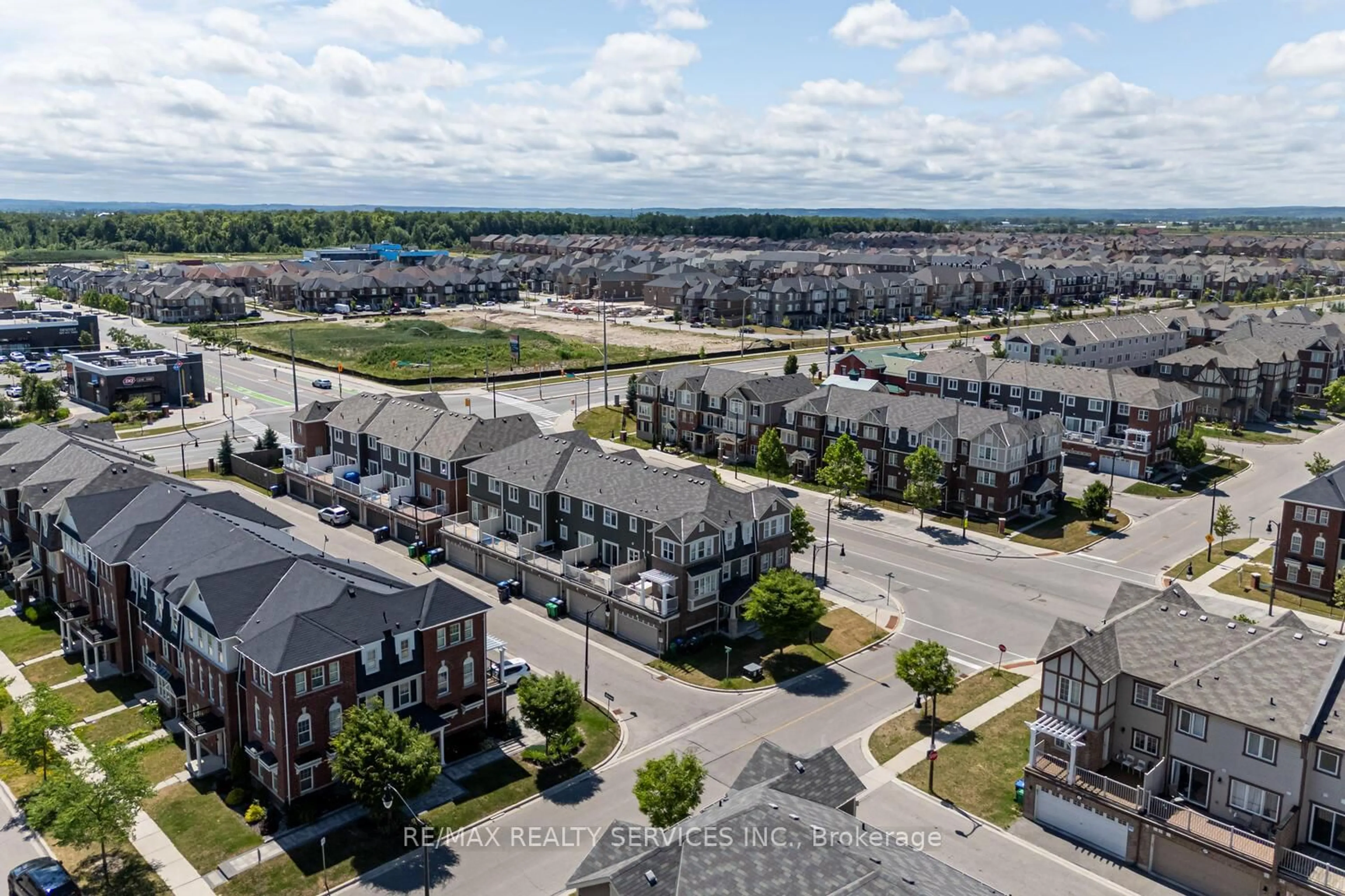 A pic from outside/outdoor area/front of a property/back of a property/a pic from drone, street for 221 Remembrance Rd, Brampton Ontario L7A 4P1