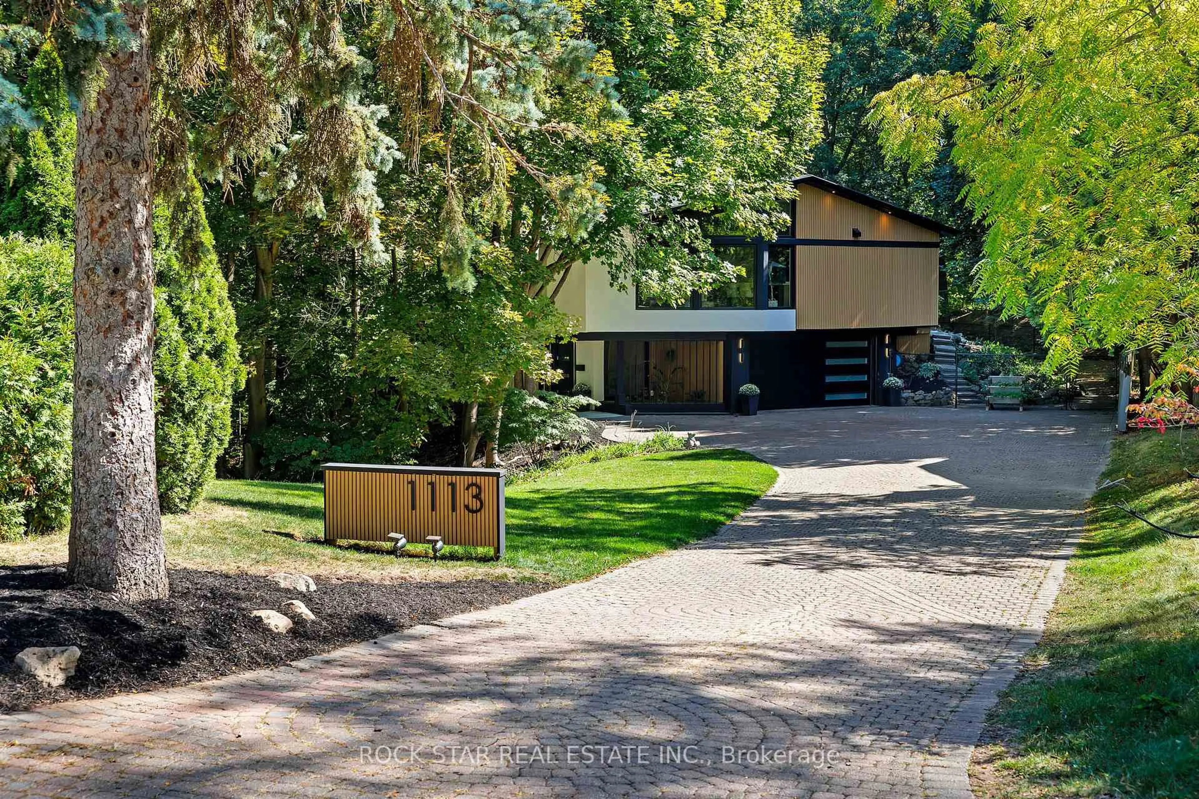 Unknown for 1113 GREENOAKS Dr, Mississauga Ontario L5J 3A1