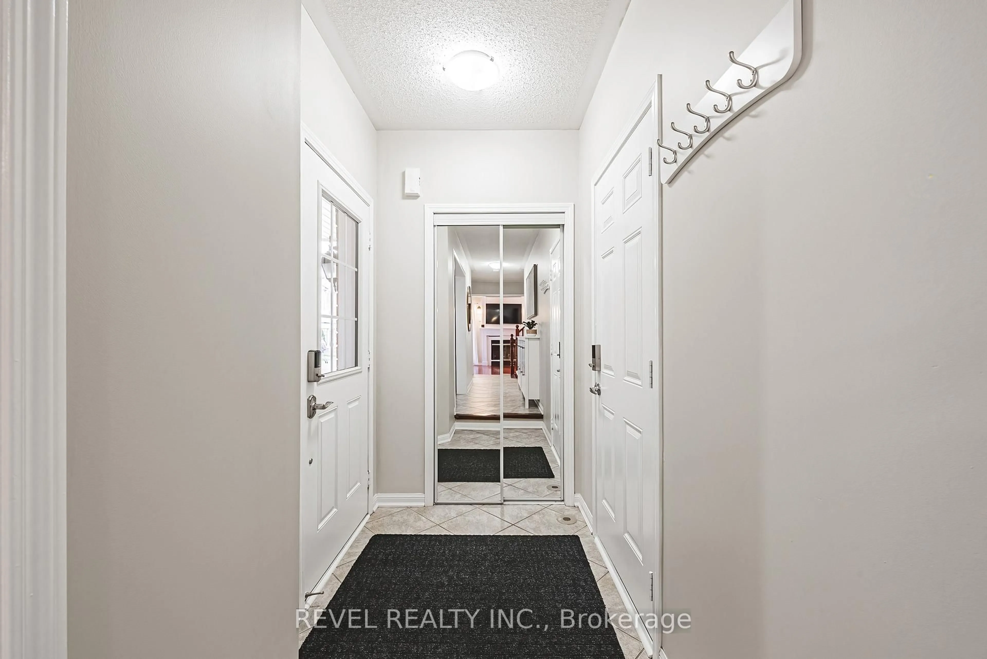 Indoor entryway for 715 Ambroise Cres, Milton Ontario L9T 0M4