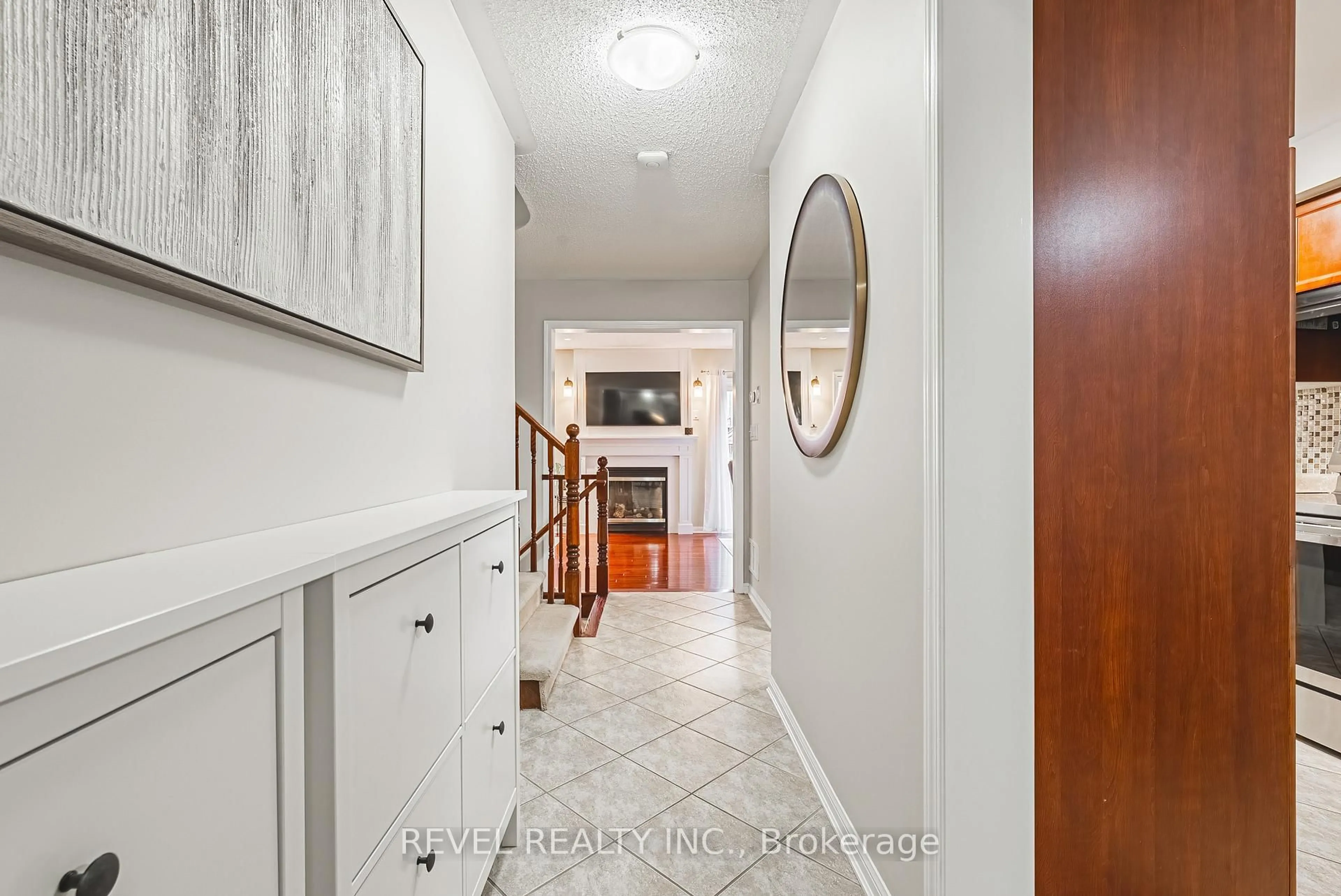 Indoor entryway for 715 Ambroise Cres, Milton Ontario L9T 0M4