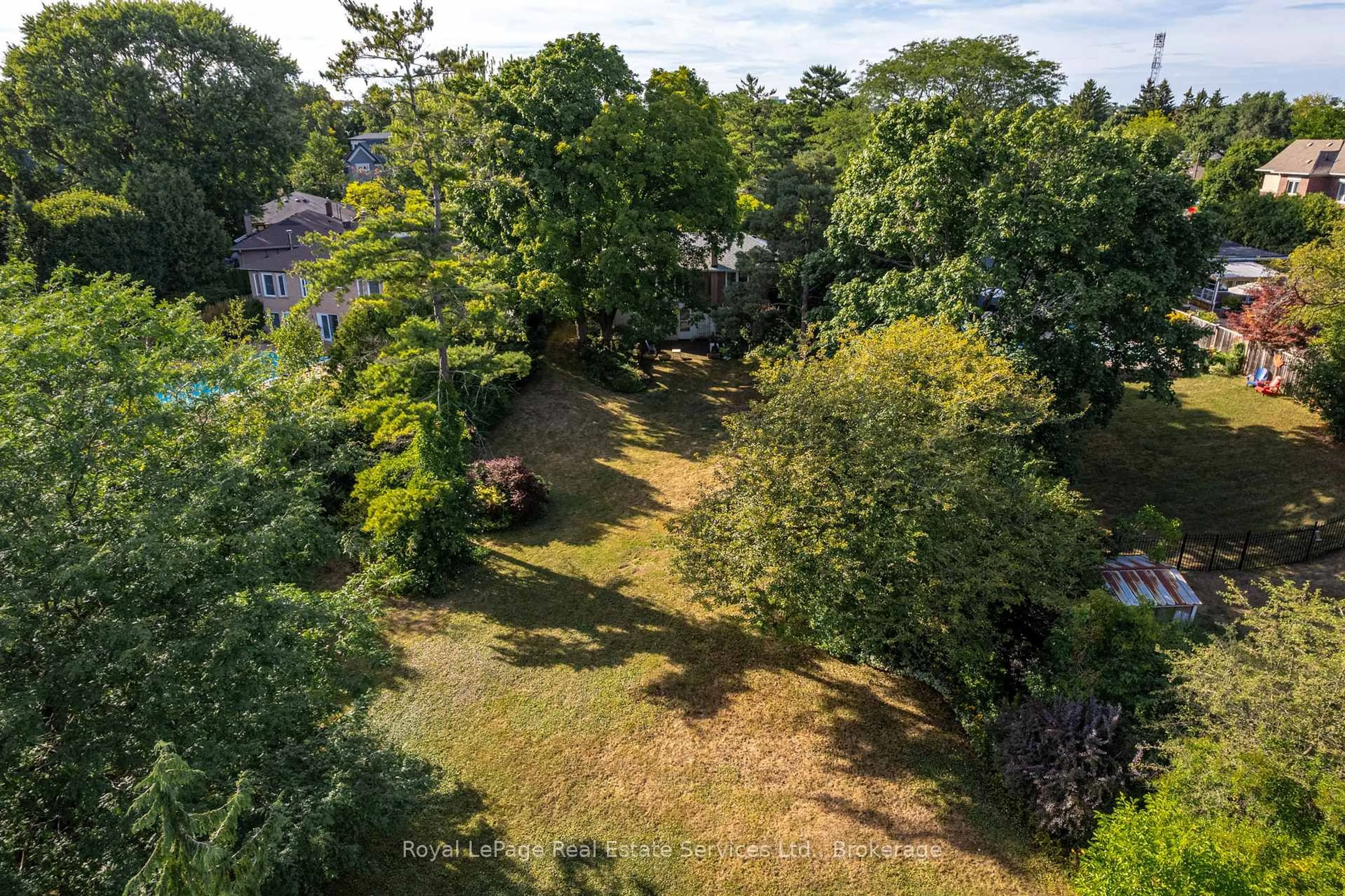 A pic from outside/outdoor area/front of a property/back of a property/a pic from drone, forest/trees view for 1334 Warwick Ave, Oakville Ontario L6L 2W1