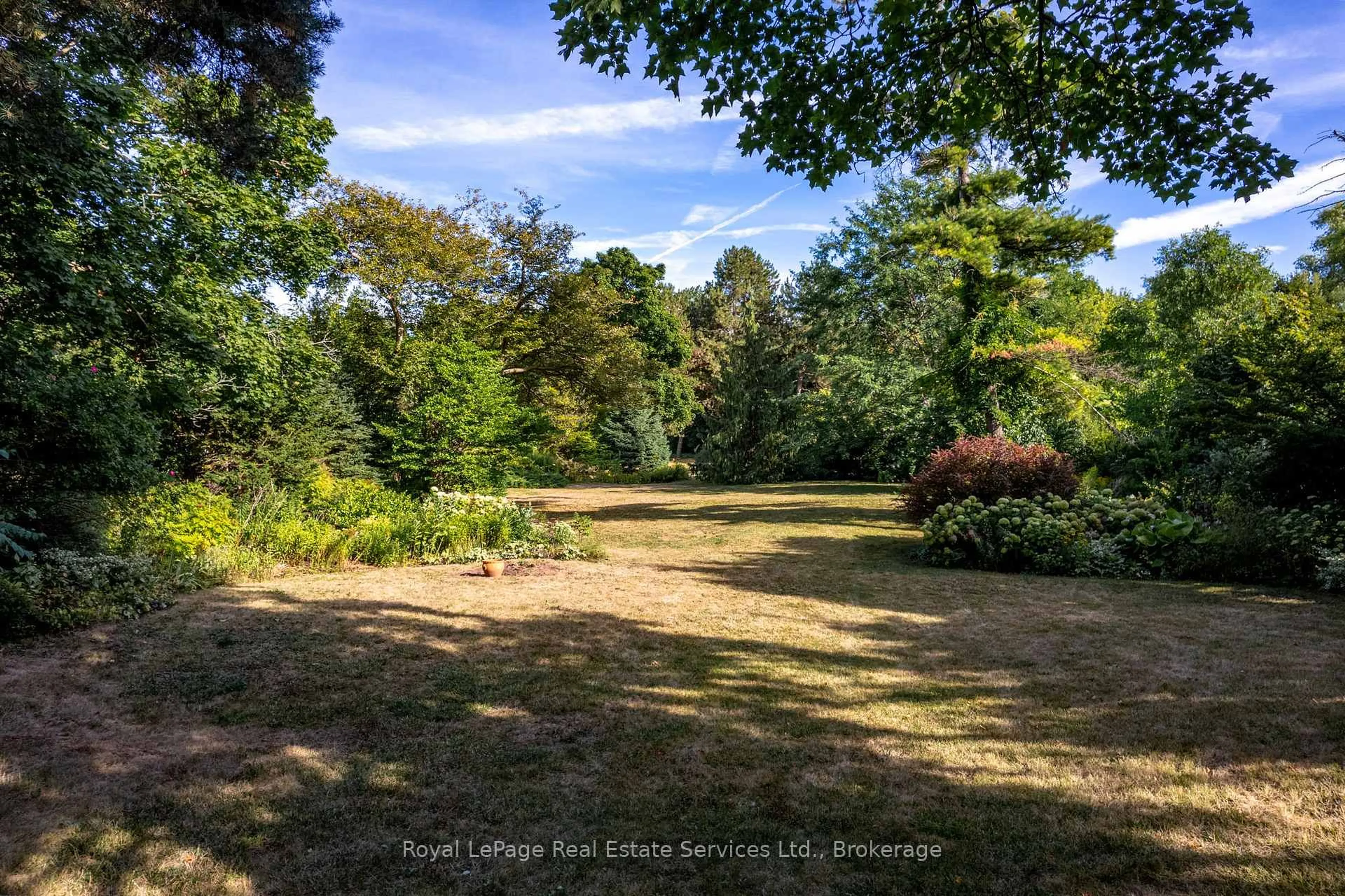 A pic from outside/outdoor area/front of a property/back of a property/a pic from drone, forest/trees view for 1334 Warwick Ave, Oakville Ontario L6L 2W1