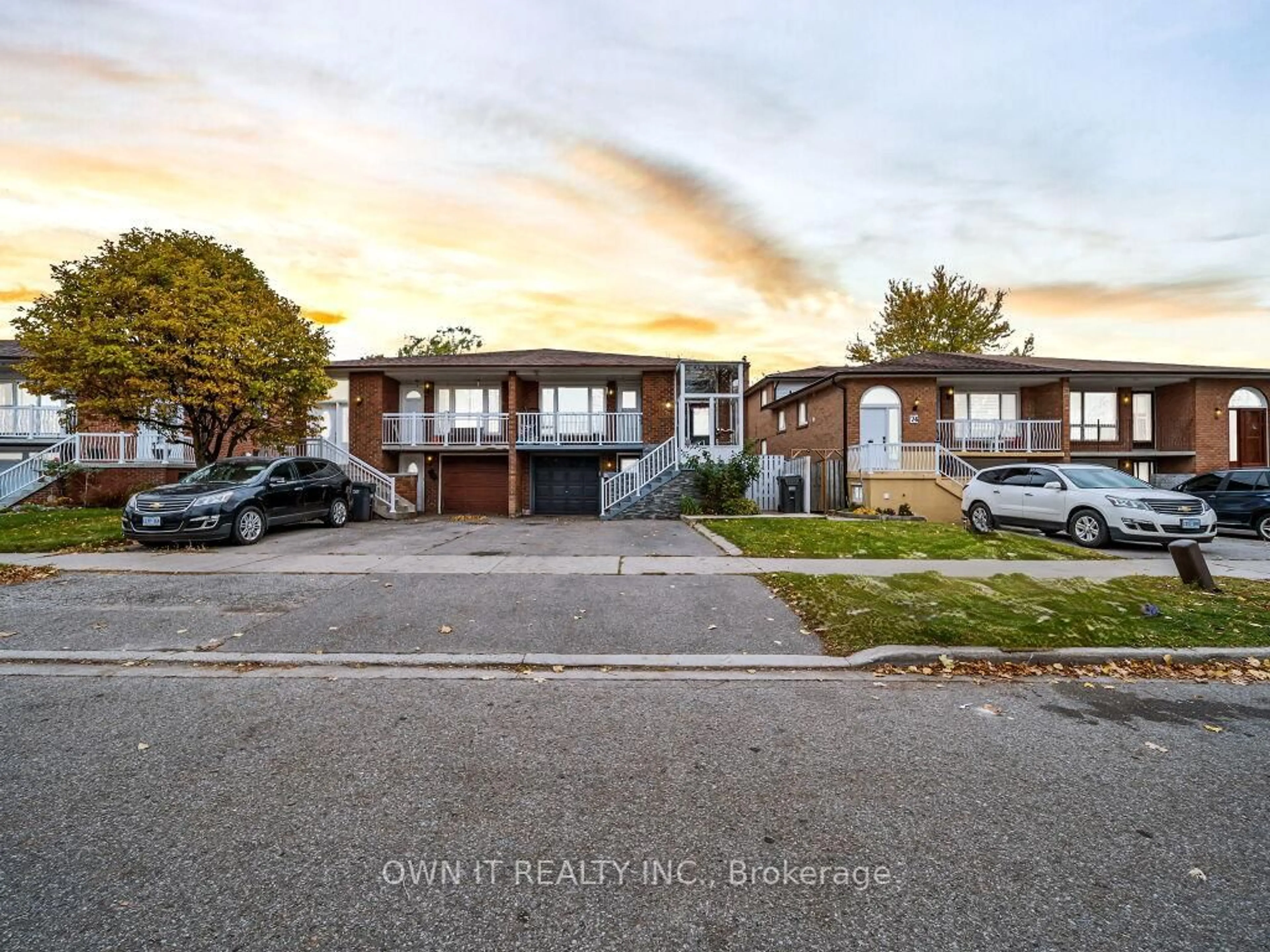 A pic from outside/outdoor area/front of a property/back of a property/a pic from drone, street for 72 Dantek Crt, Brampton Ontario L6V 3T4