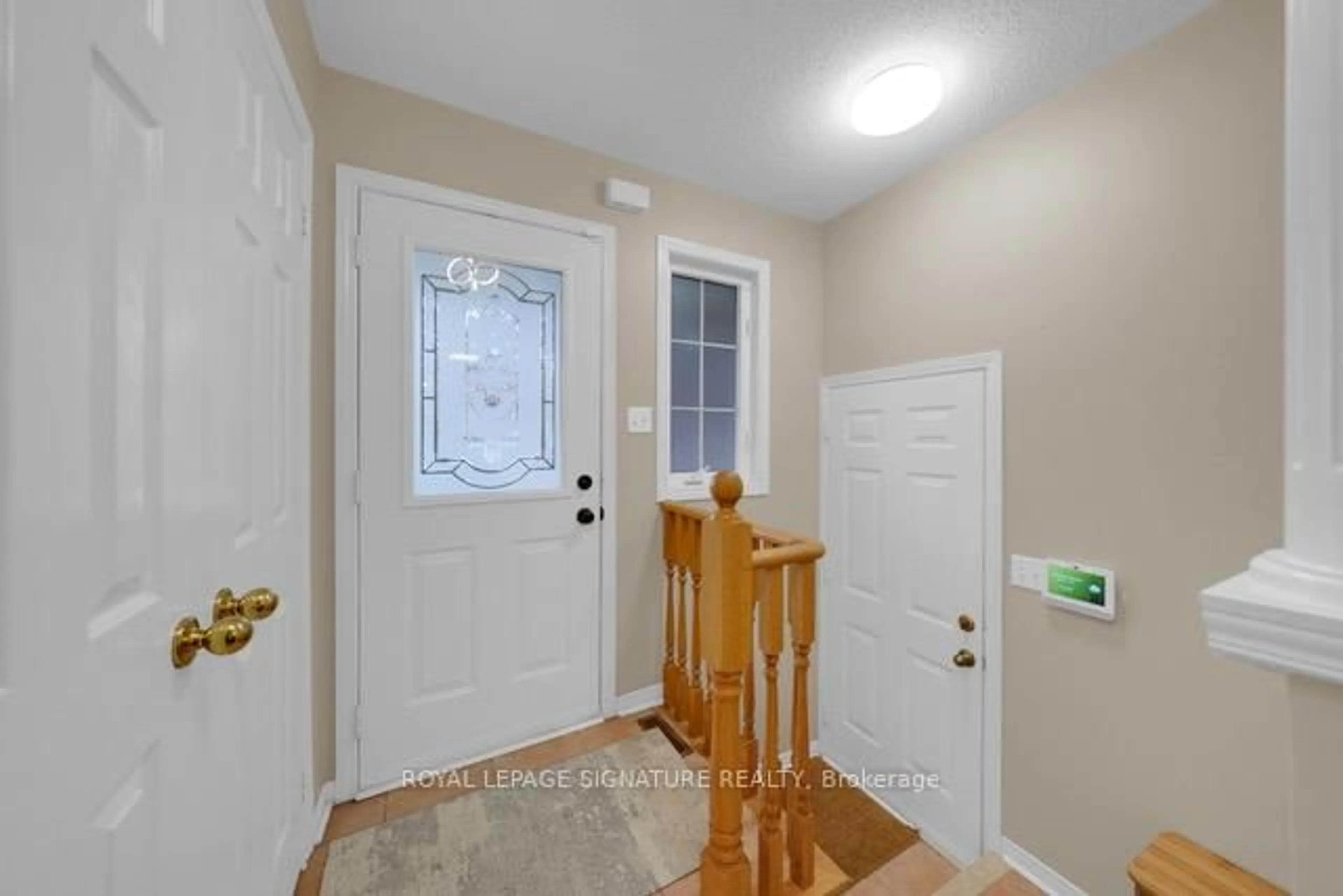 Indoor entryway for 2430 Lazio Lane, Oakville Ontario L6M 4P4