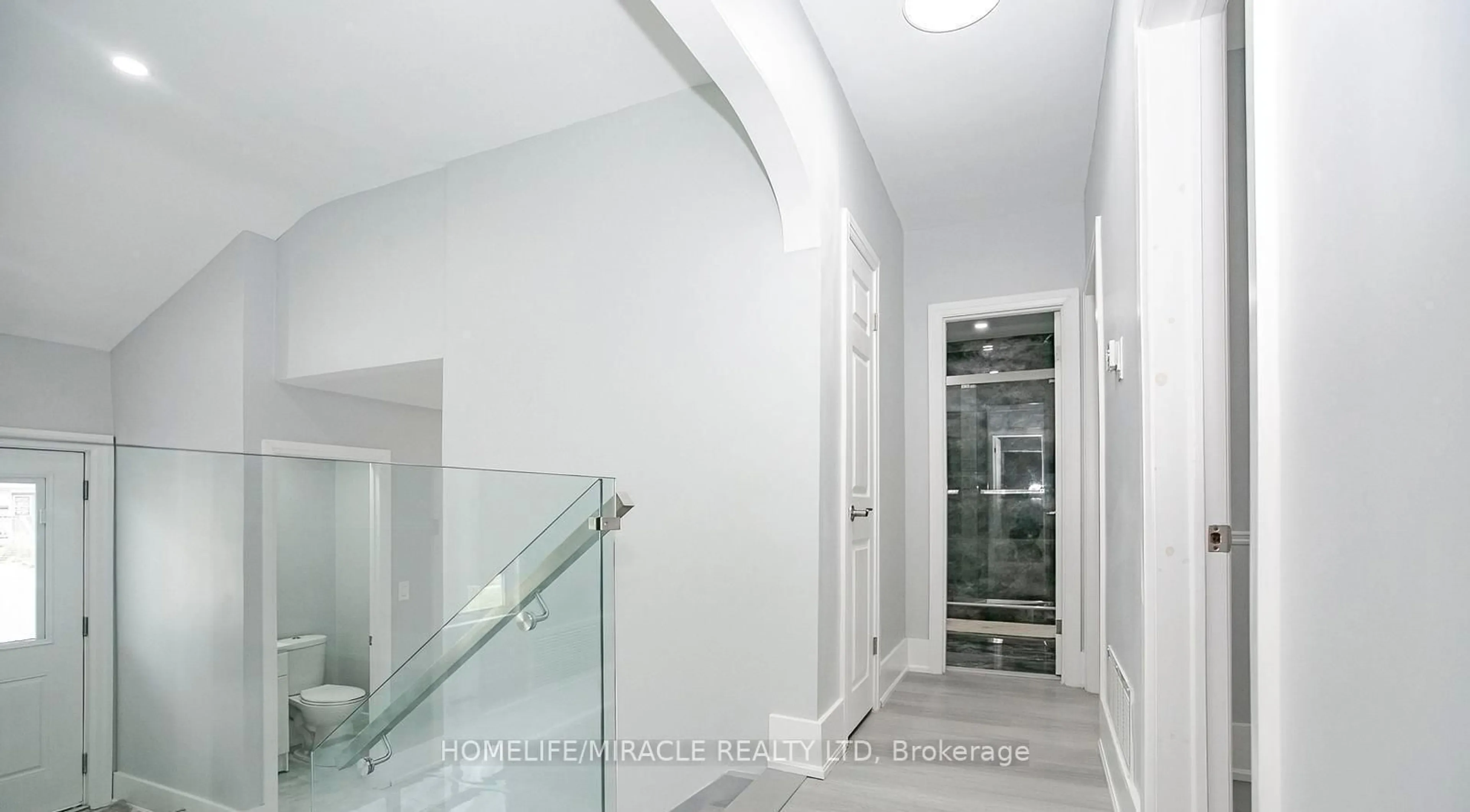Indoor foyer for 76 Raylawn Cres, Halton Hills Ontario L7G 4N1