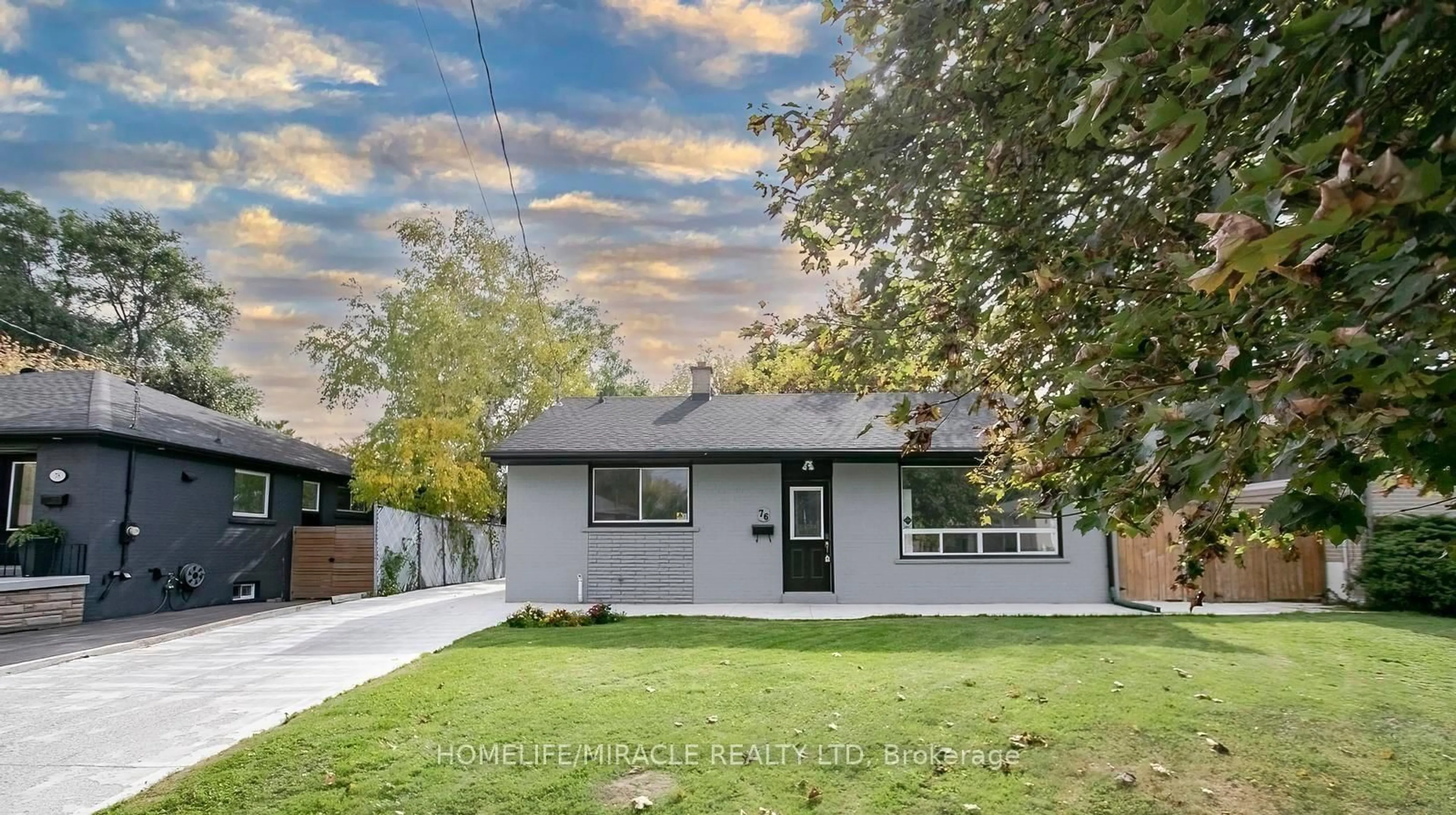 Home with vinyl exterior material, street for 76 Raylawn Cres, Halton Hills Ontario L7G 4N1