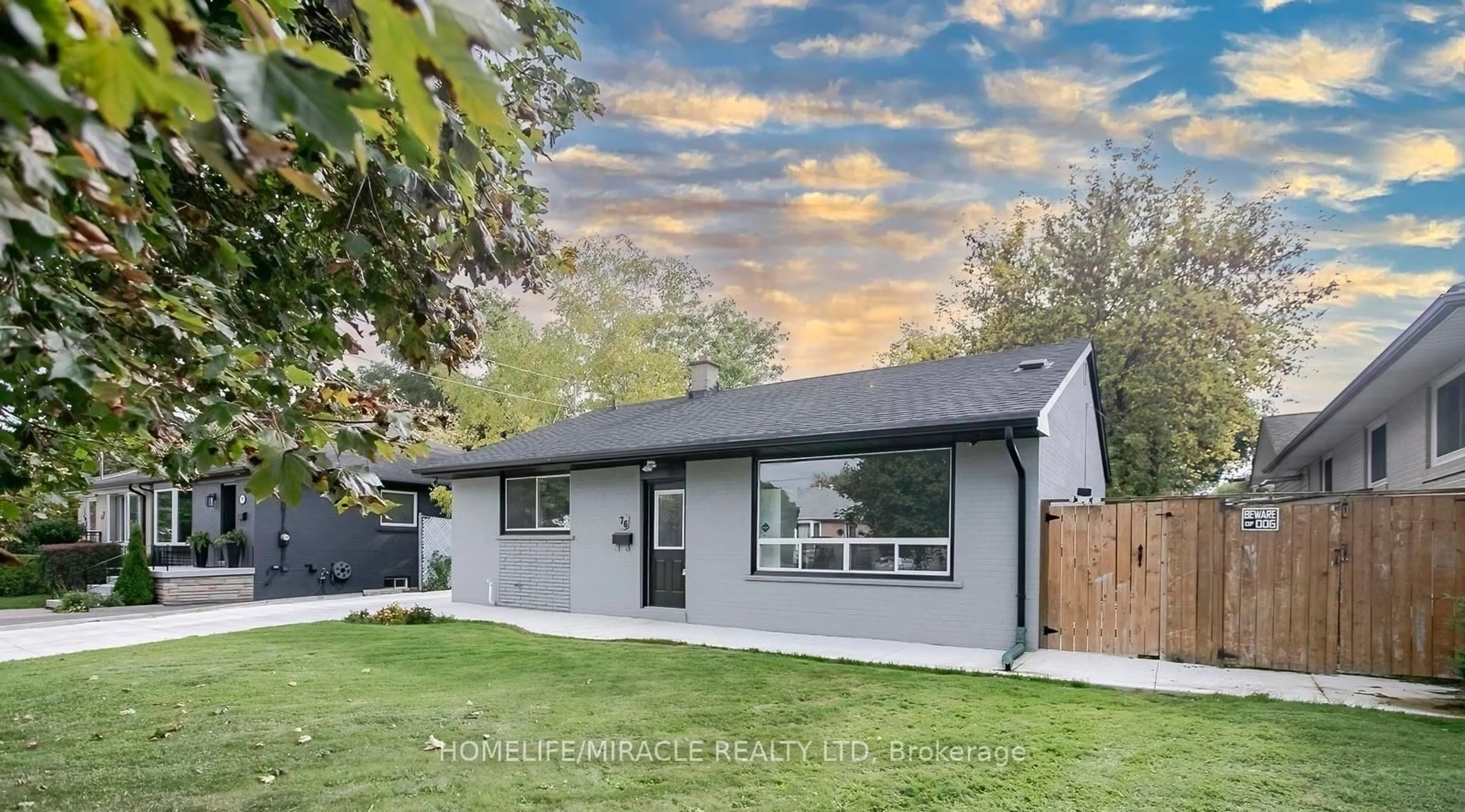 Home with vinyl exterior material, street for 76 Raylawn Cres, Halton Hills Ontario L7G 4N1