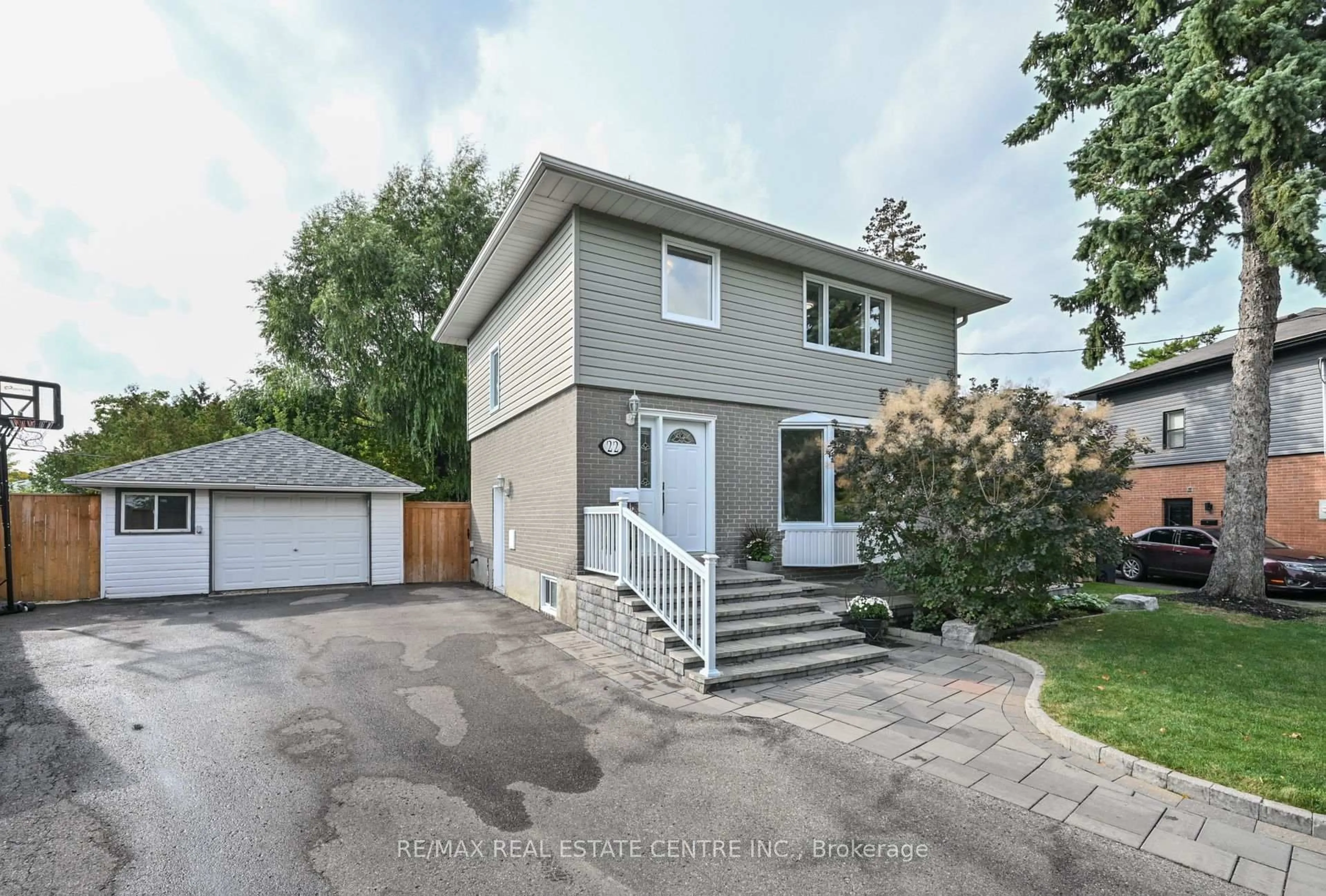 A pic from outside/outdoor area/front of a property/back of a property/a pic from drone, street for 22 Morpeth Rd, Brampton Ontario L6W 2Z2