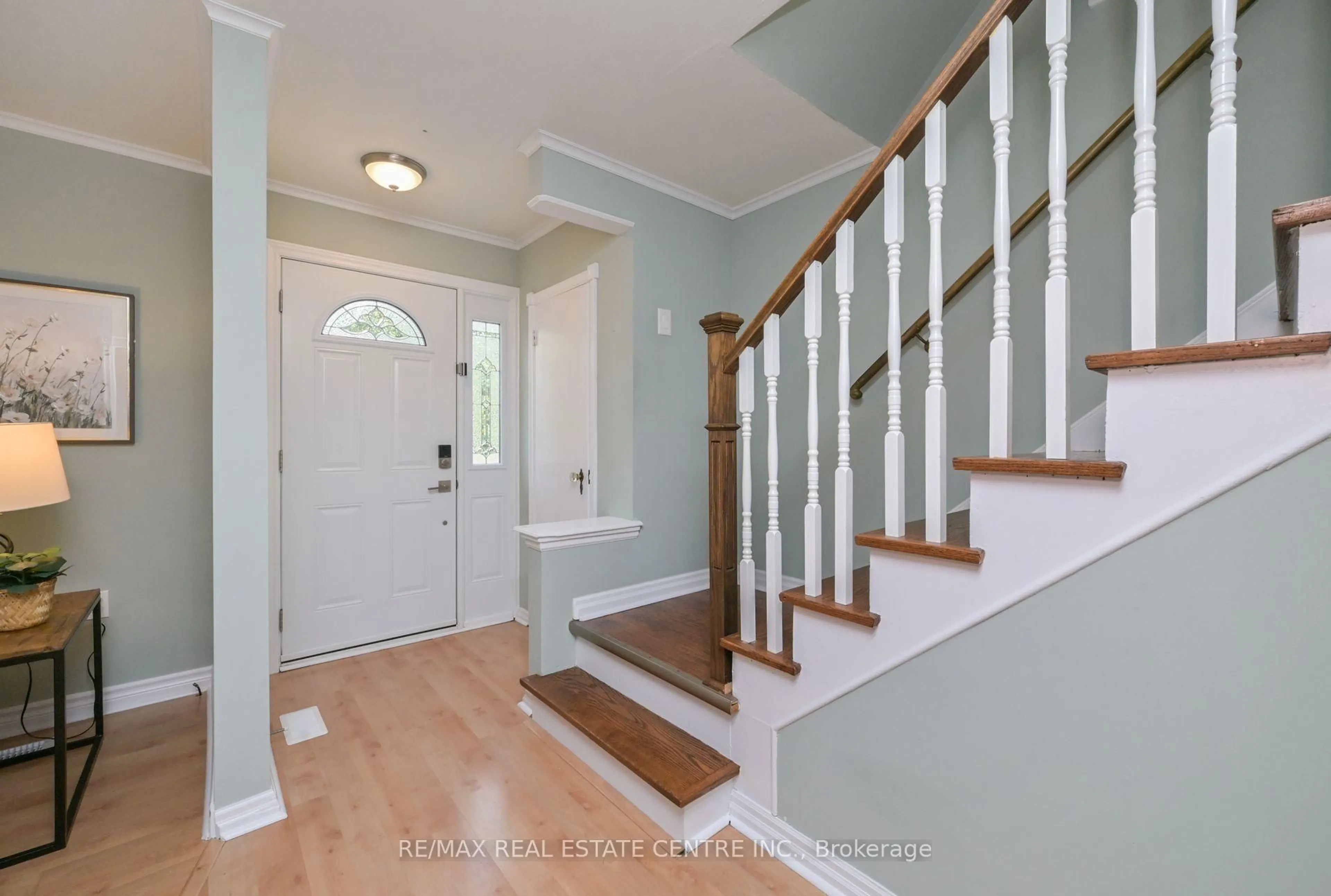 Indoor entryway for 22 Morpeth Rd, Brampton Ontario L6W 2Z2