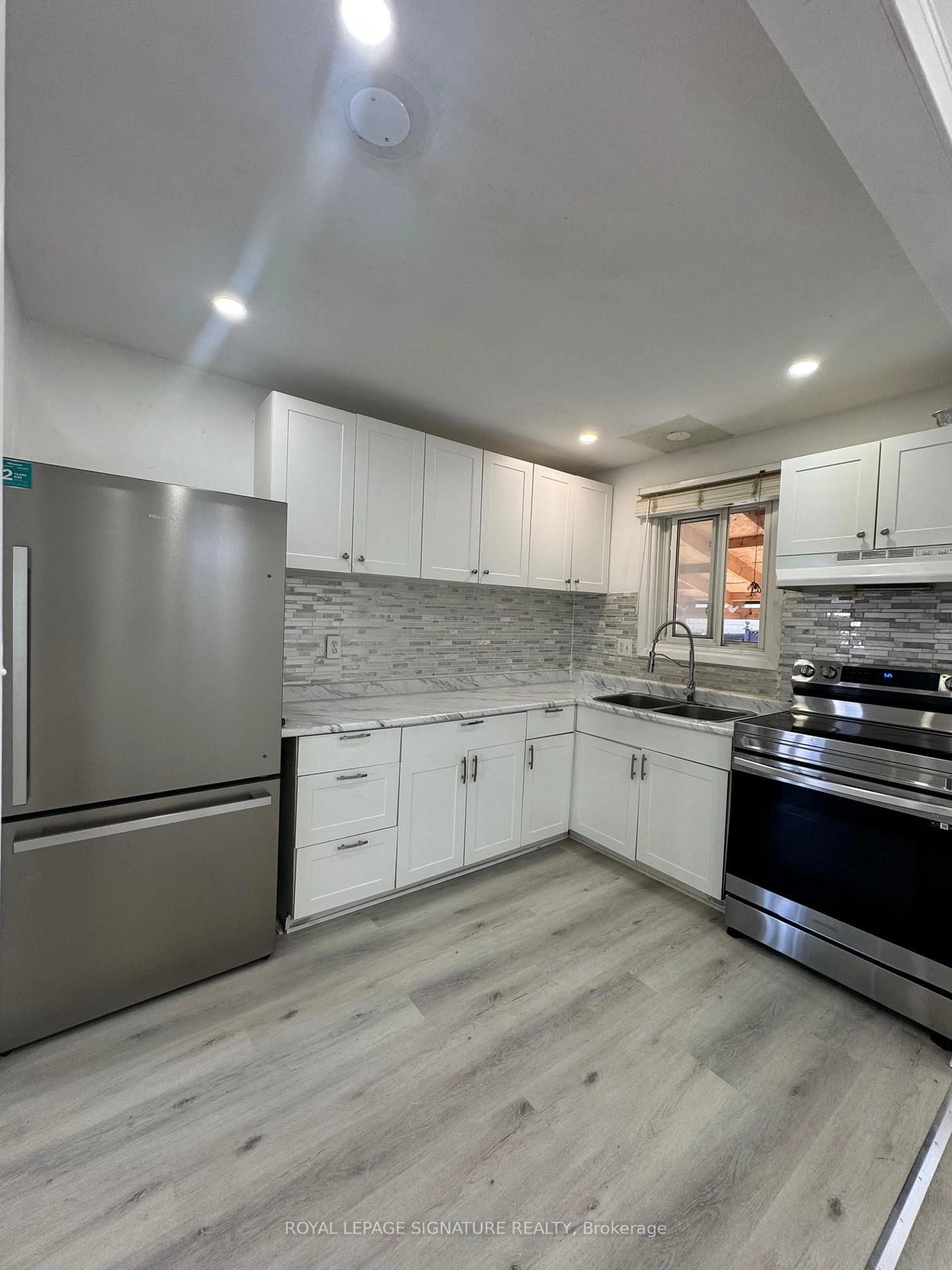 Open concept kitchen, unknown for 10 Heatherside Crt, Brampton Ontario L6S 1N9