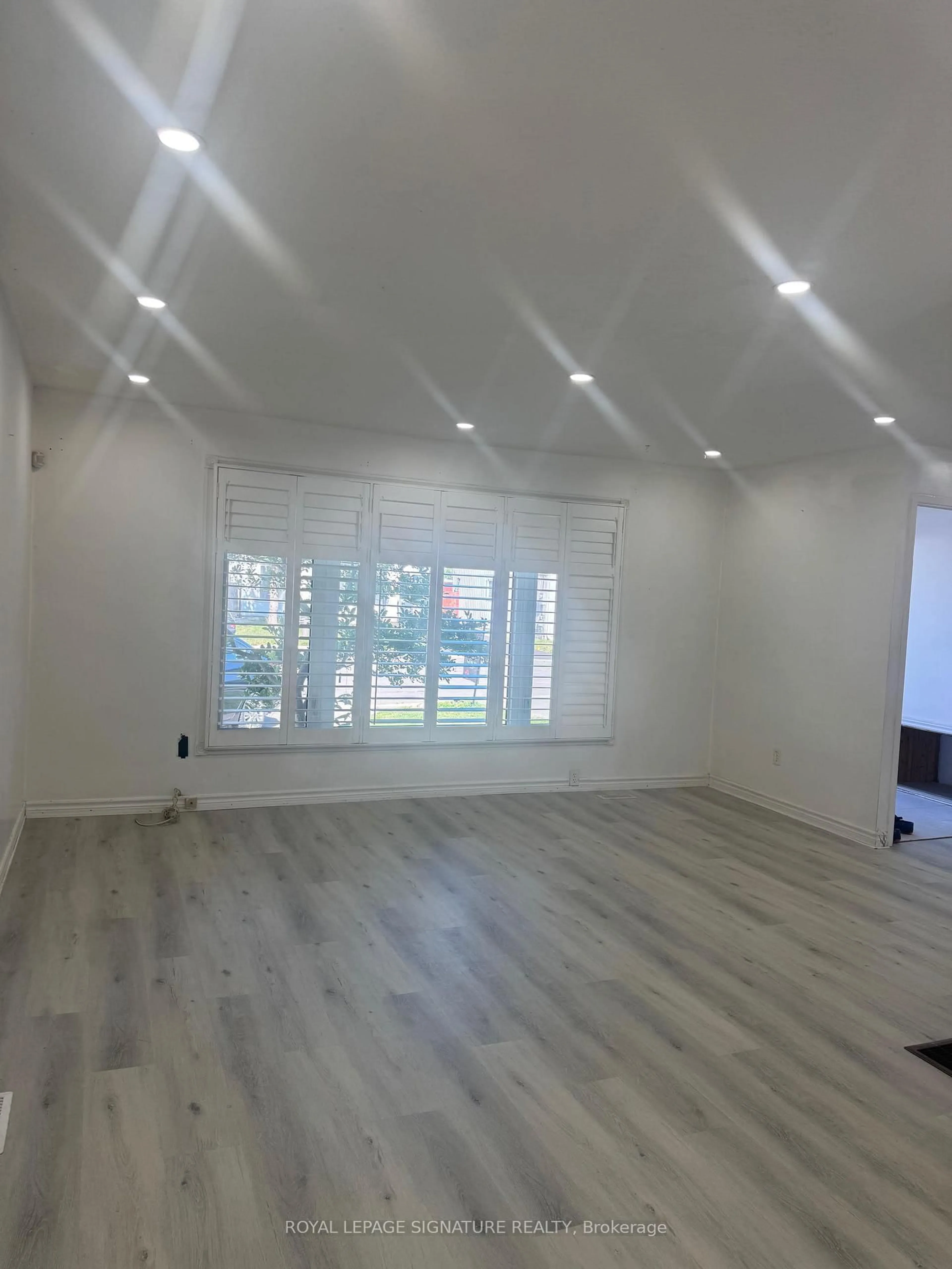 A pic of a room for 10 Heatherside Crt, Brampton Ontario L6S 1N9