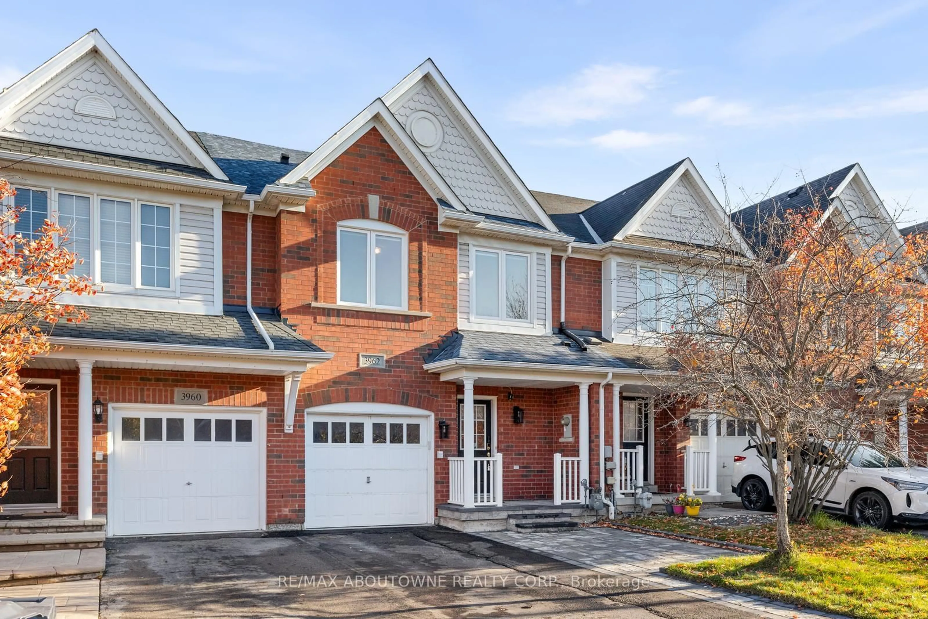 Home with brick exterior material, street for 3962 Stardust Dr, Mississauga Ontario L5M 8A5