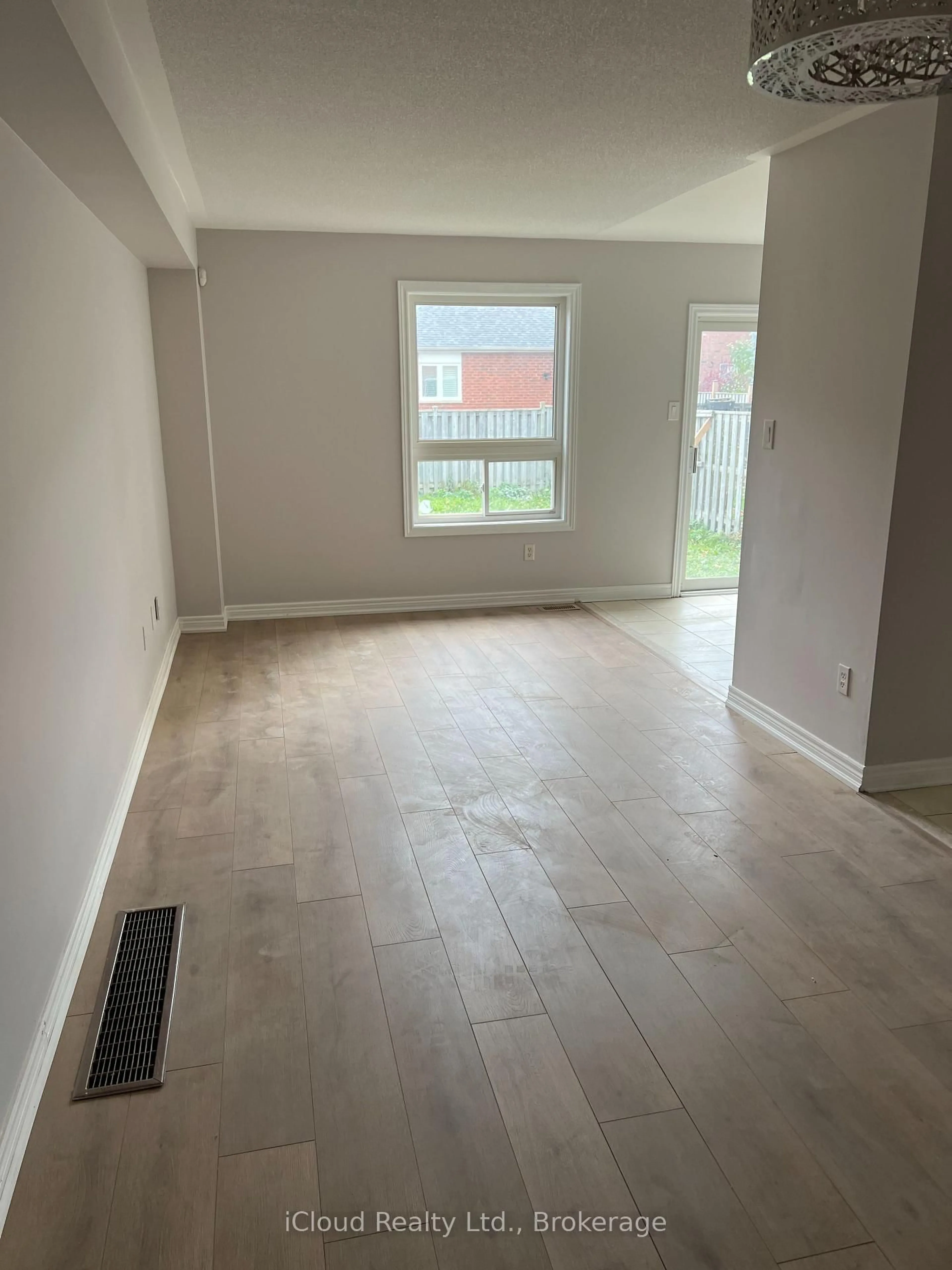A pic of a room for 3956 Manatee Way, Mississauga Ontario L5M 6P5