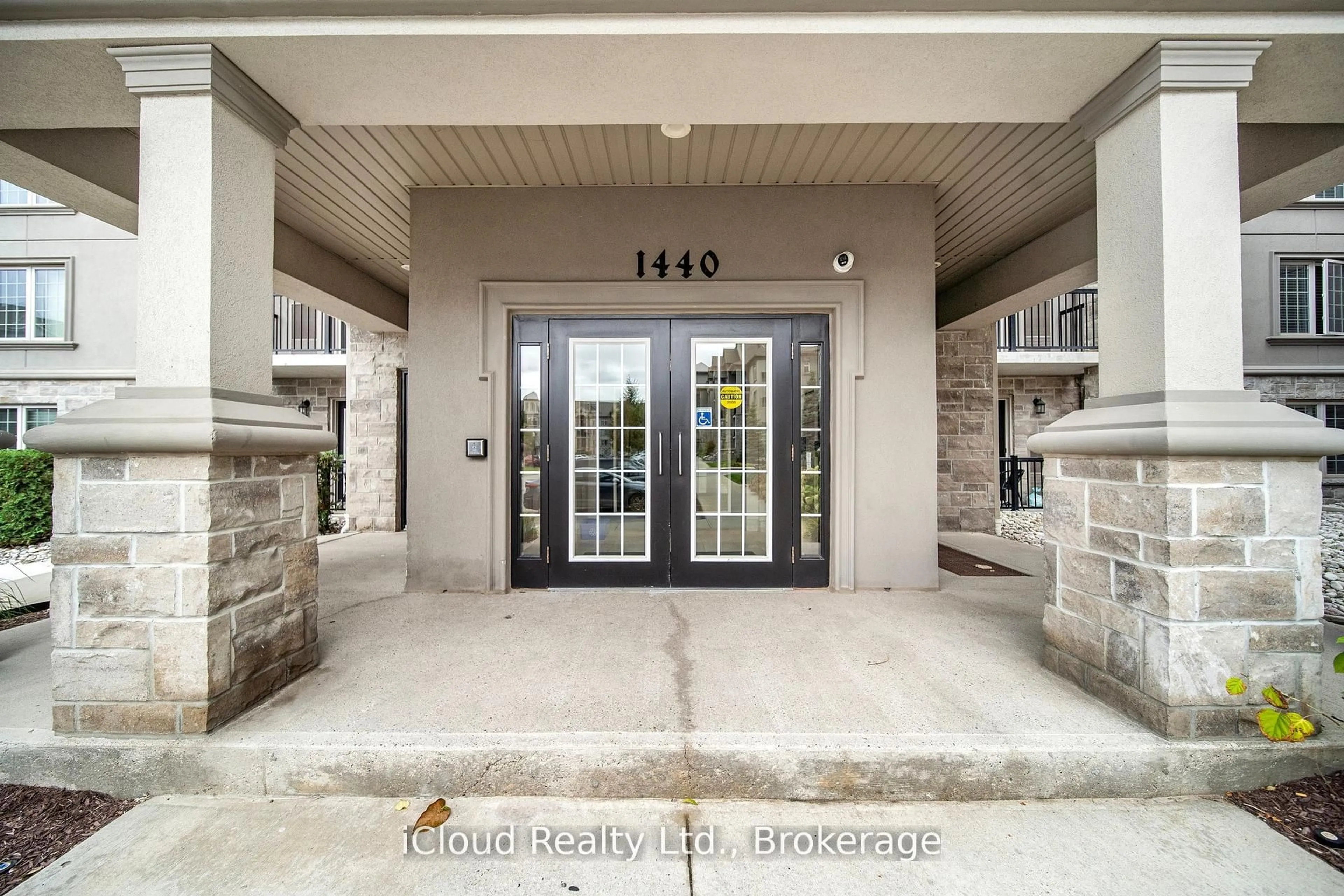 Indoor entryway for 1440 Main St #411, Milton Ontario L9T 8W3