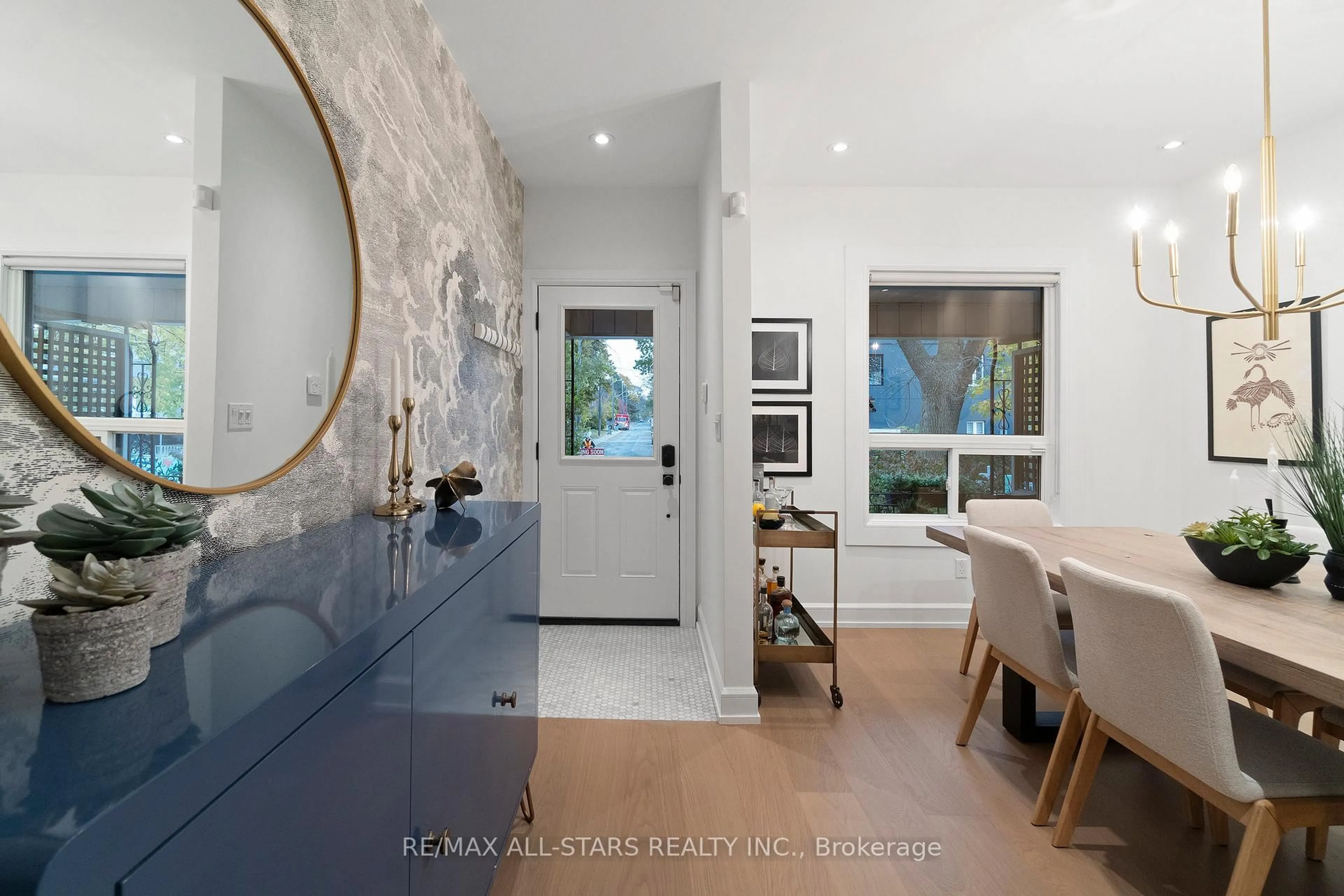 Unknown for 962 Shaw St, Toronto Ontario M6G 3M7