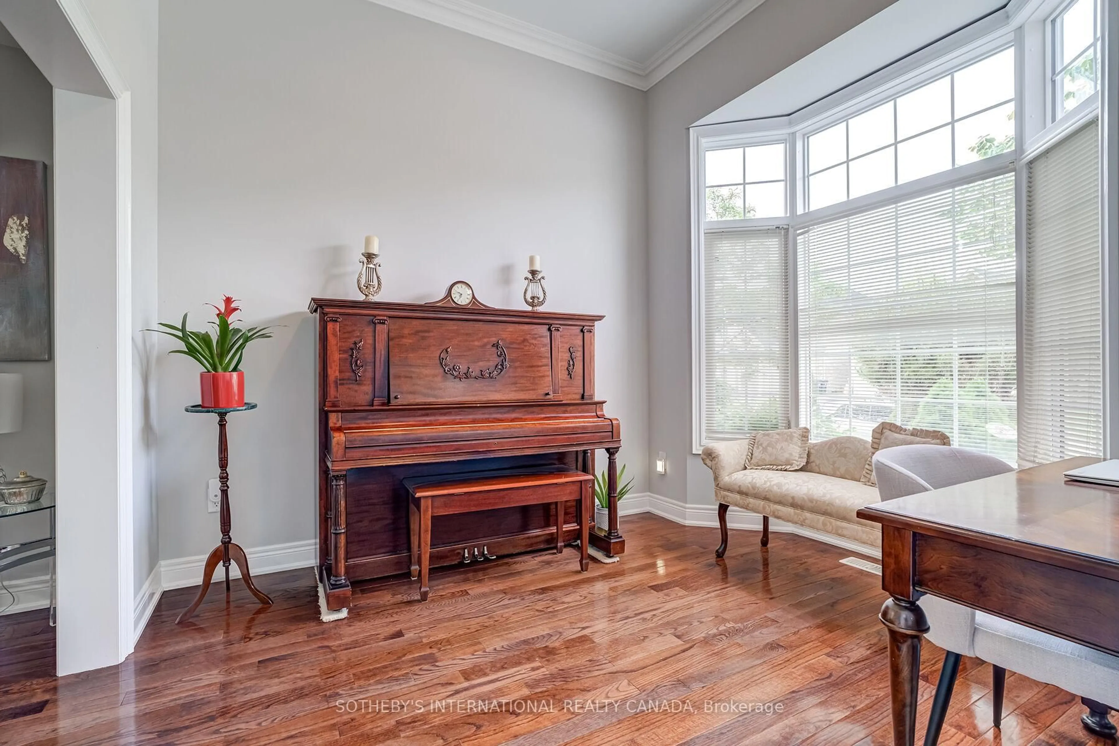 Unknown for 5 Xavier Crt, Brampton Ontario L6Y 5S1