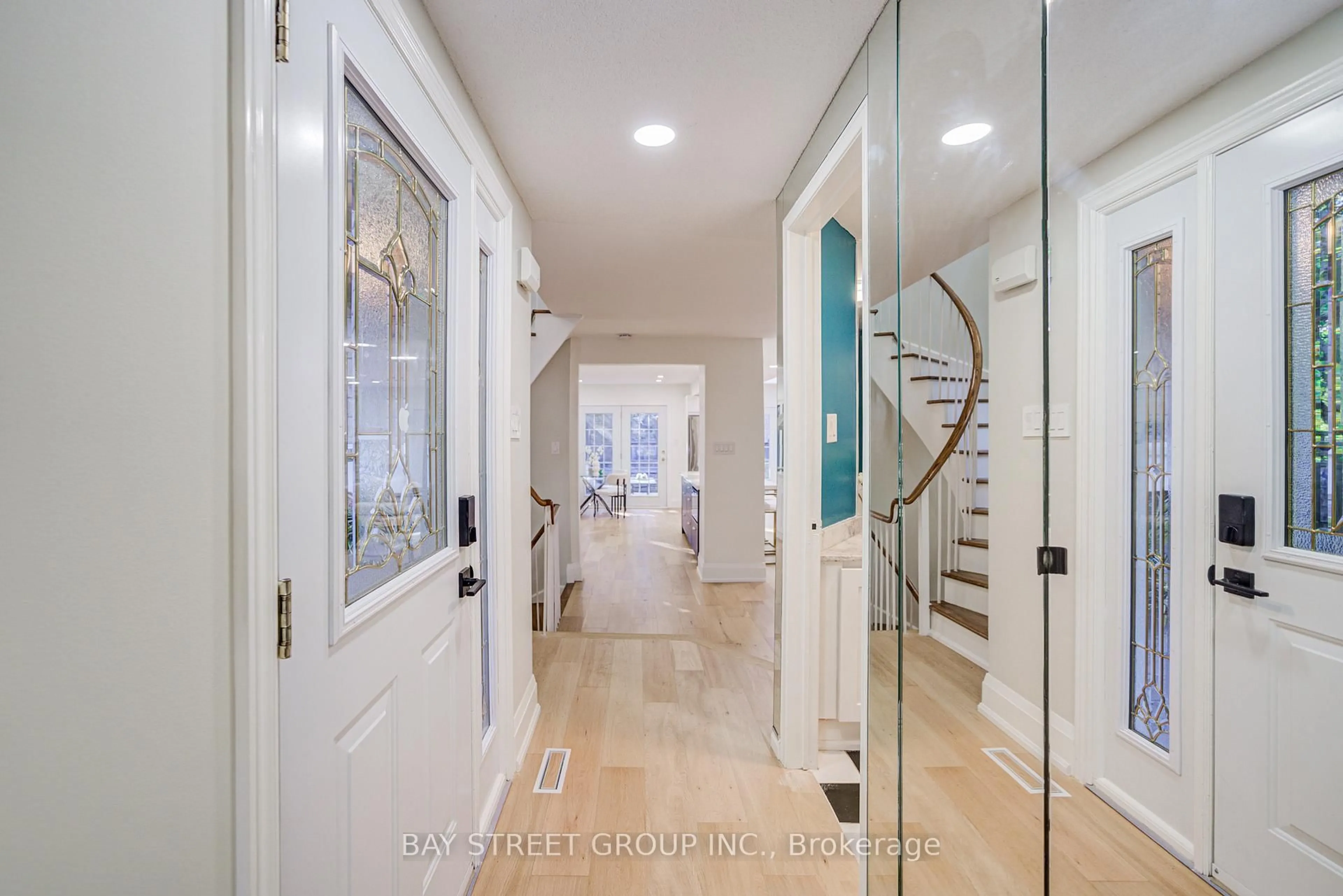Indoor entryway for 1307 Barberry Green, Oakville Ontario L6M 2A7