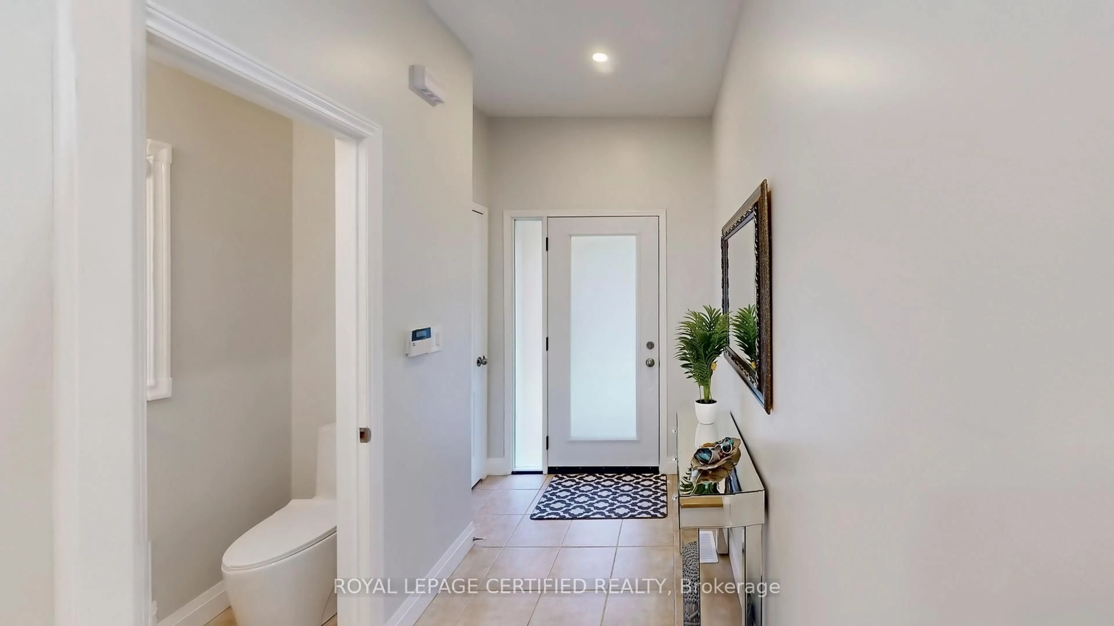 Indoor entryway for 4798 Dovehouse Dr, Mississauga Ontario L5M 7K6