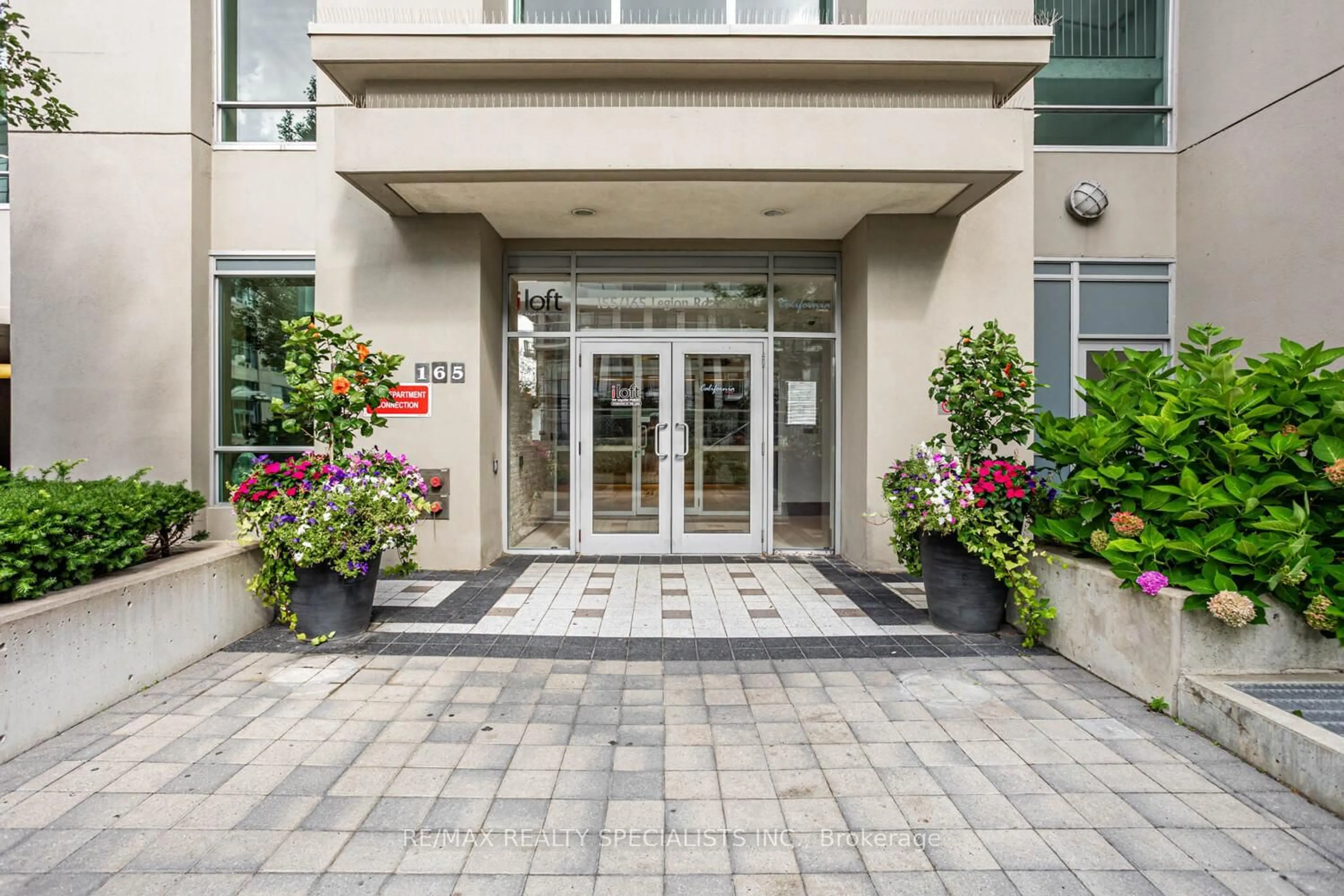 Indoor foyer for 155 Legion Rd #1714, Toronto Ontario M8Y 0A7