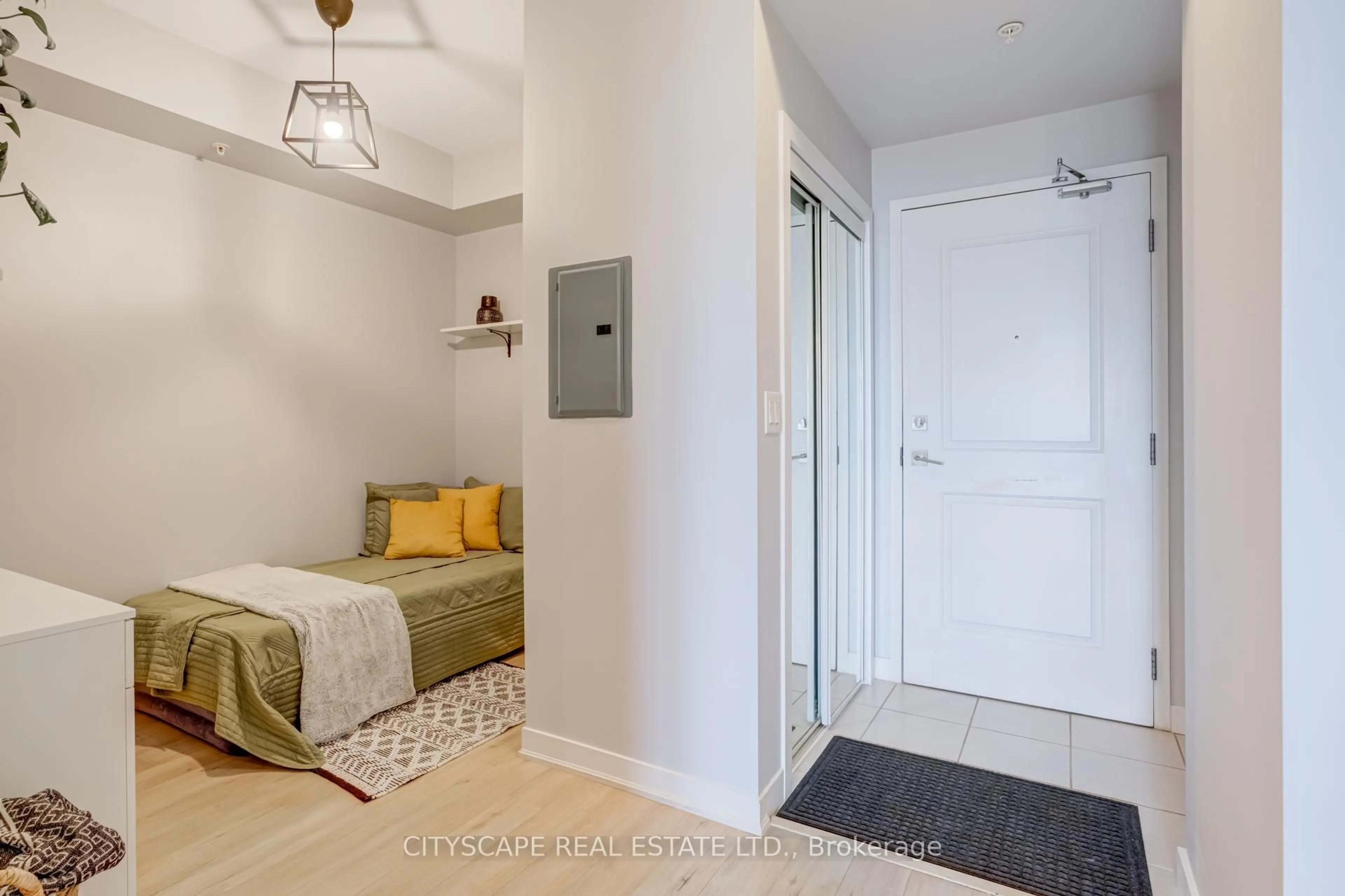 Indoor entryway for 5010 Corporate Dr #332, Burlington Ontario L7L 0H6