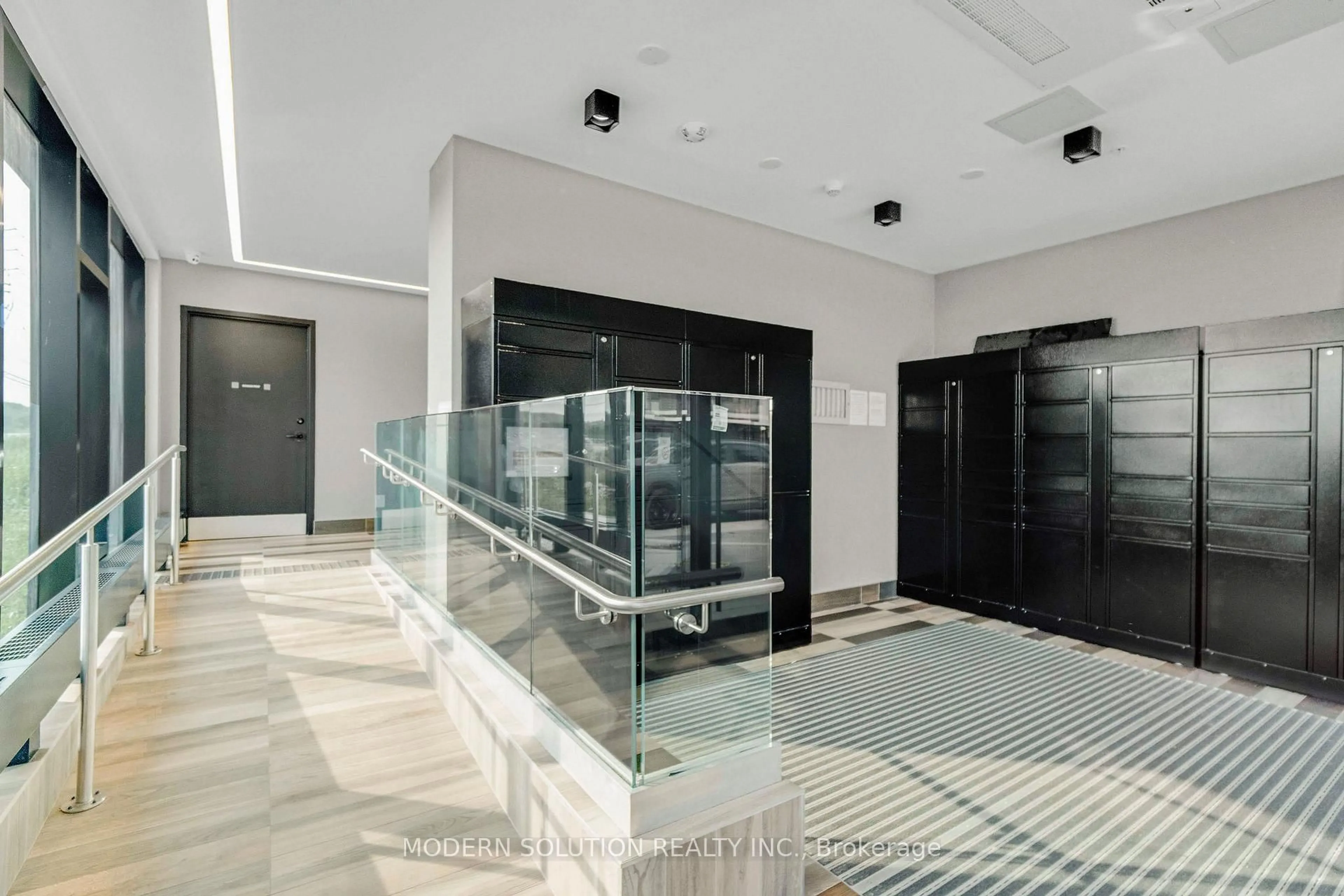 Indoor foyer for 345 Wheat Boom Dr #908, Oakville Ontario L6H 7X4