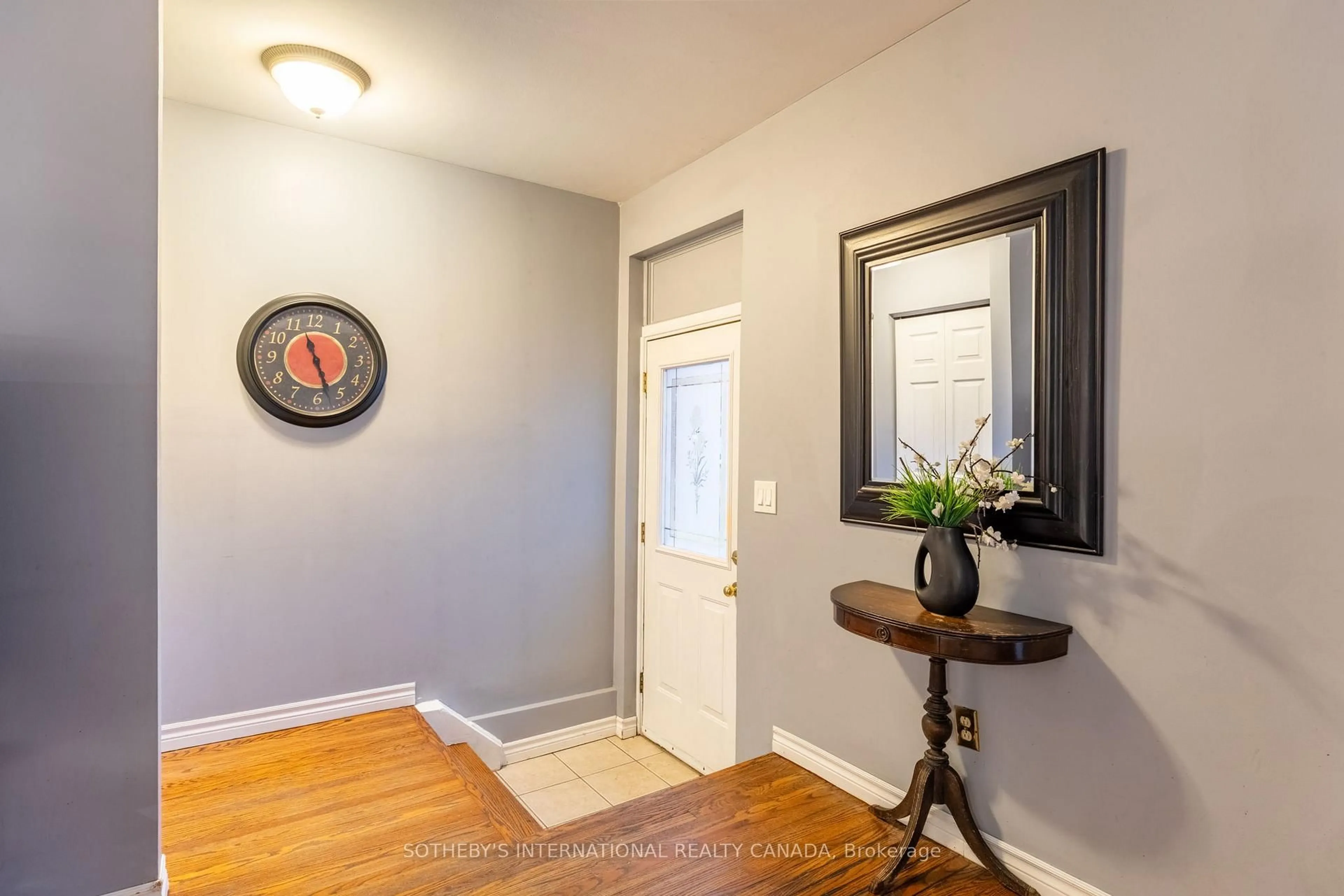 Indoor entryway for 14 Beckenham Crt, Toronto Ontario M9C 3K9