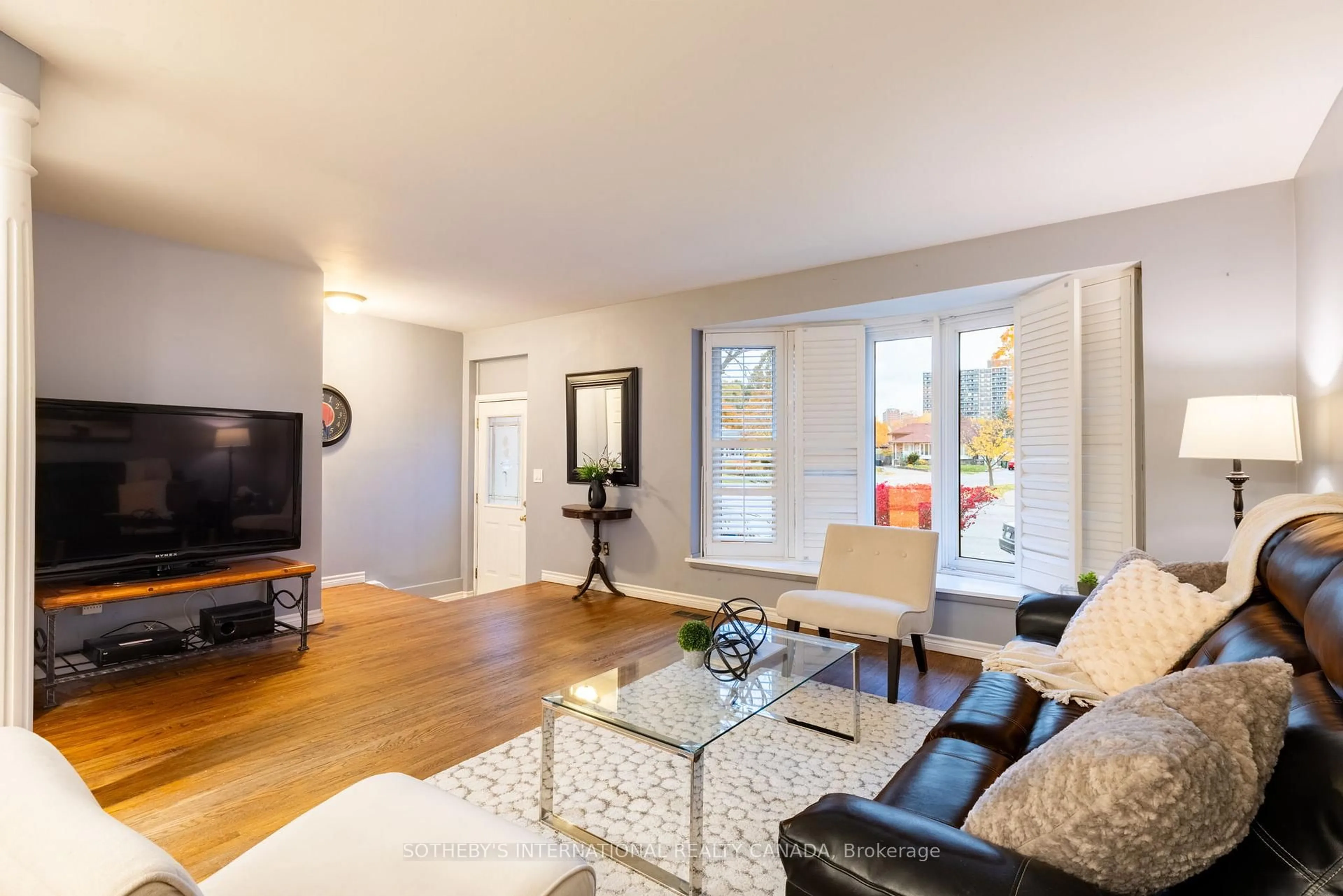 Living room with furniture, wood/laminate floor for 14 Beckenham Crt, Toronto Ontario M9C 3K9