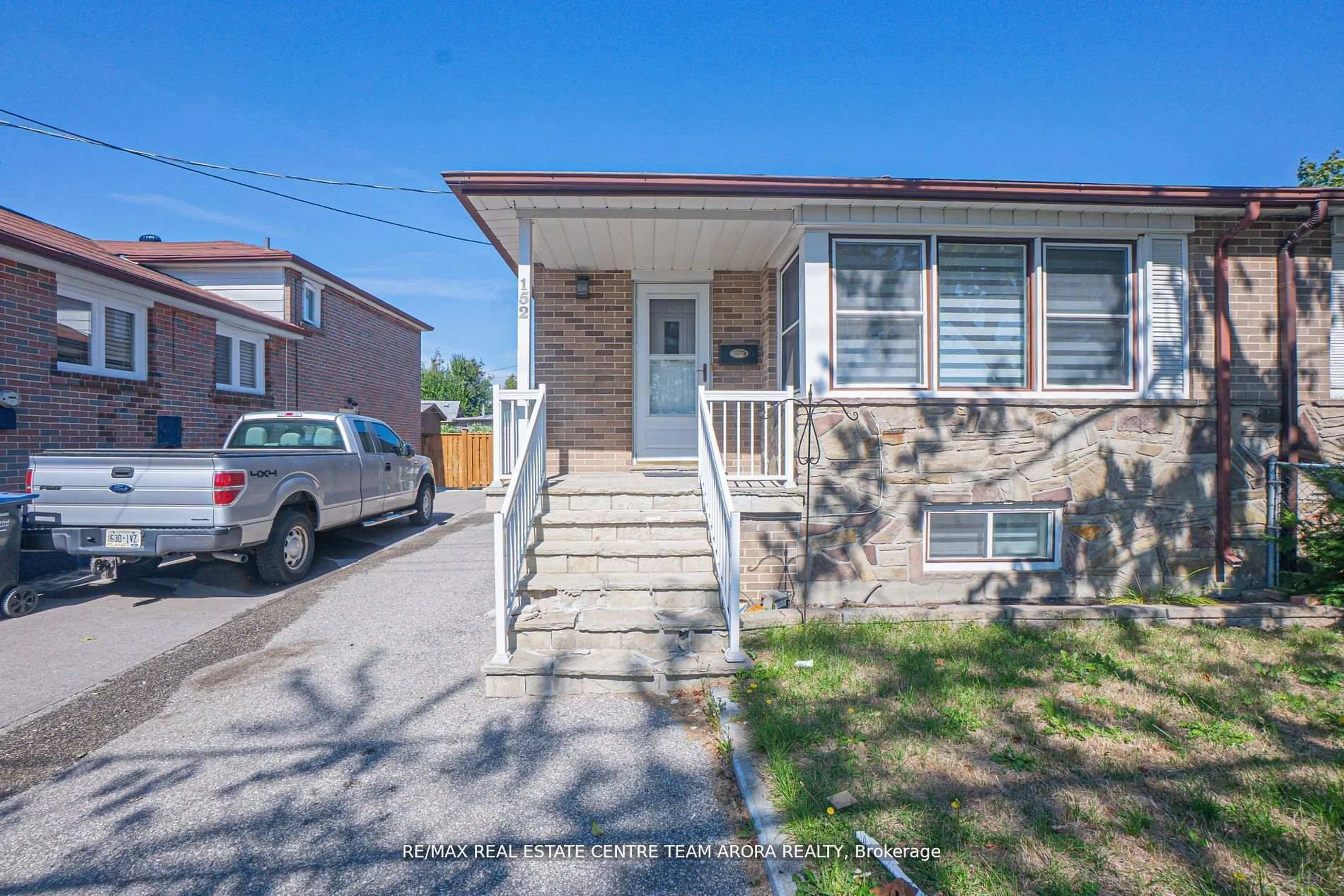 Home with vinyl exterior material, street for 152 Vodden St, Brampton Ontario L6V 1M7