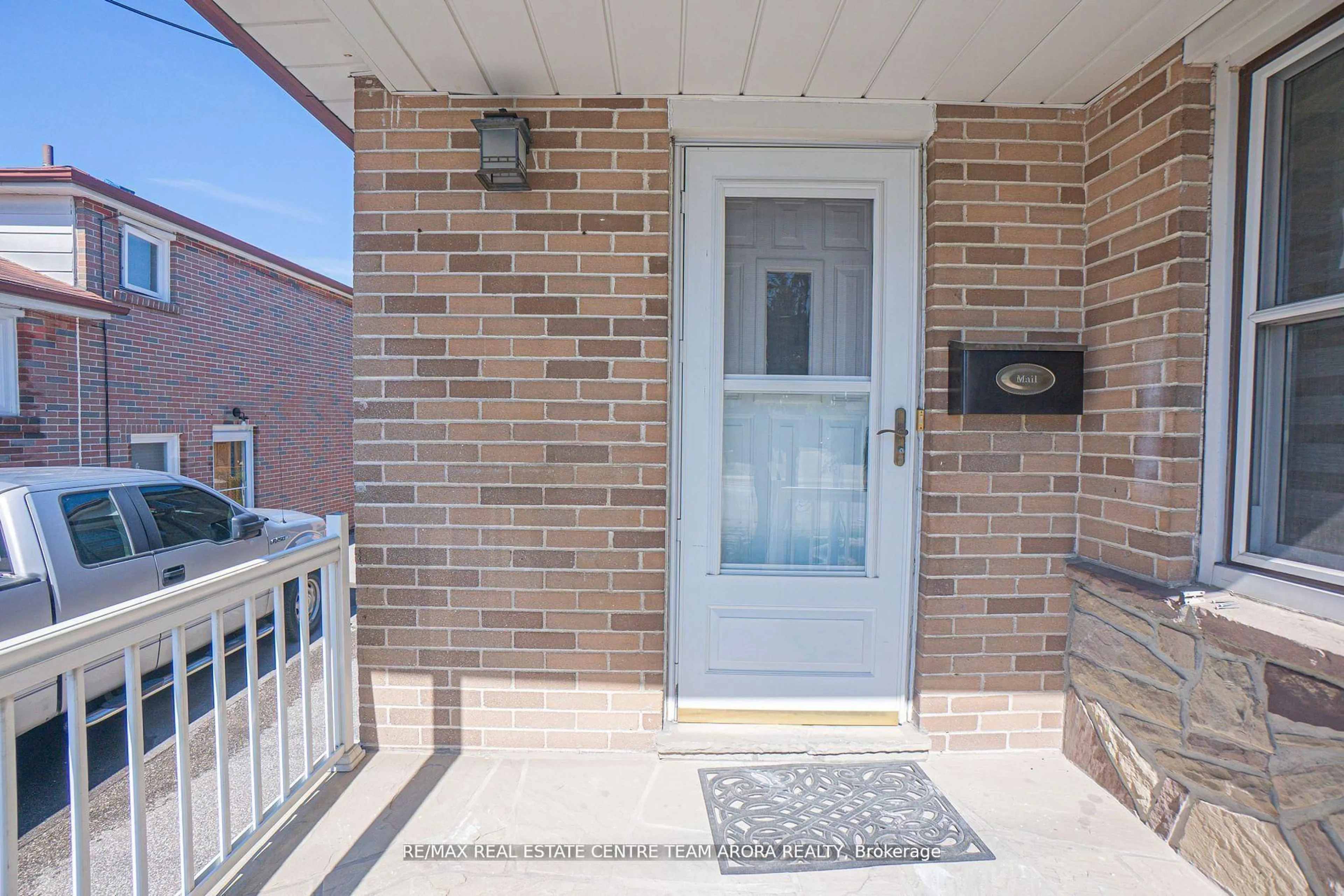 Indoor entryway for 152 Vodden St, Brampton Ontario L6V 1M7