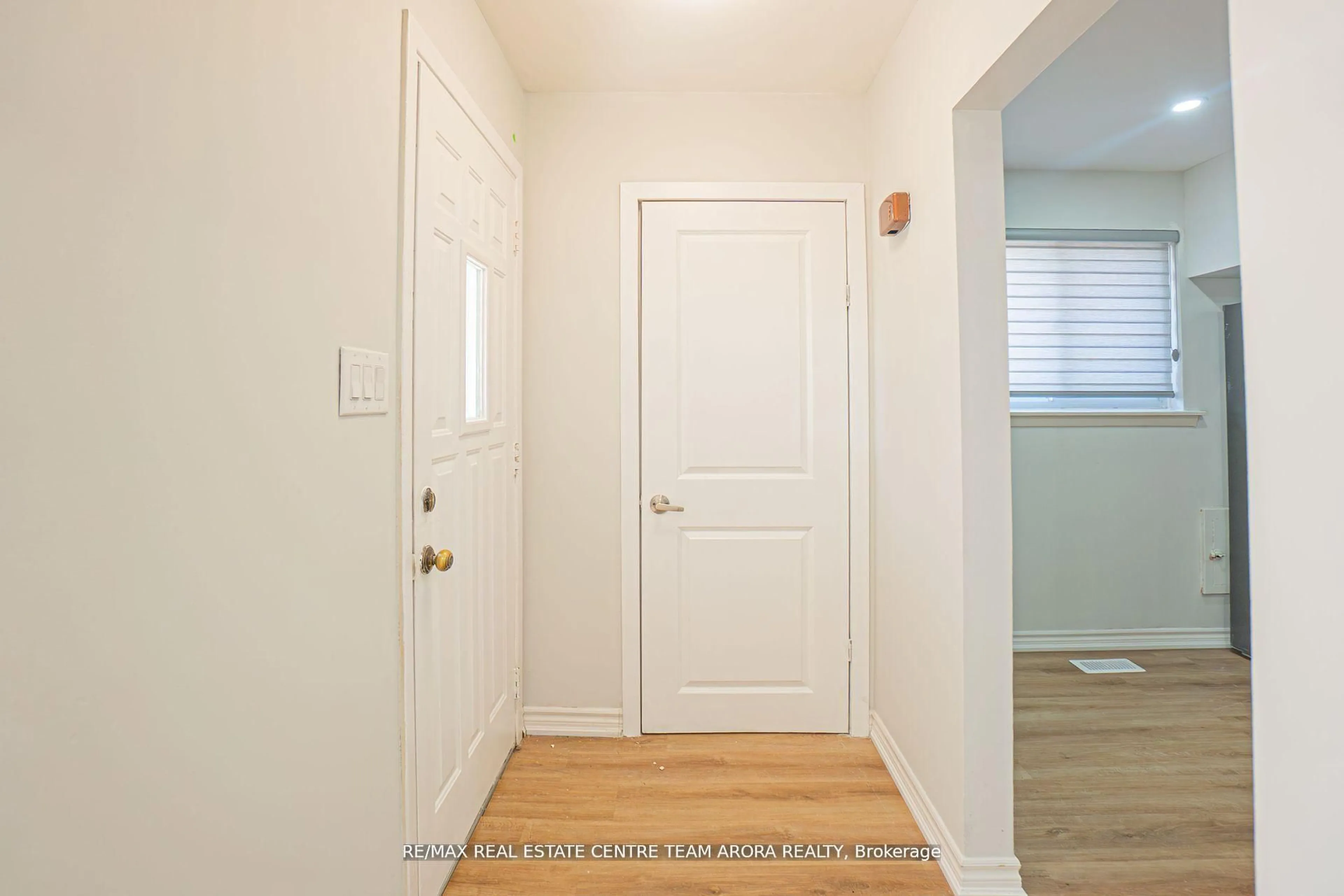 Indoor entryway for 152 Vodden St, Brampton Ontario L6V 1M7