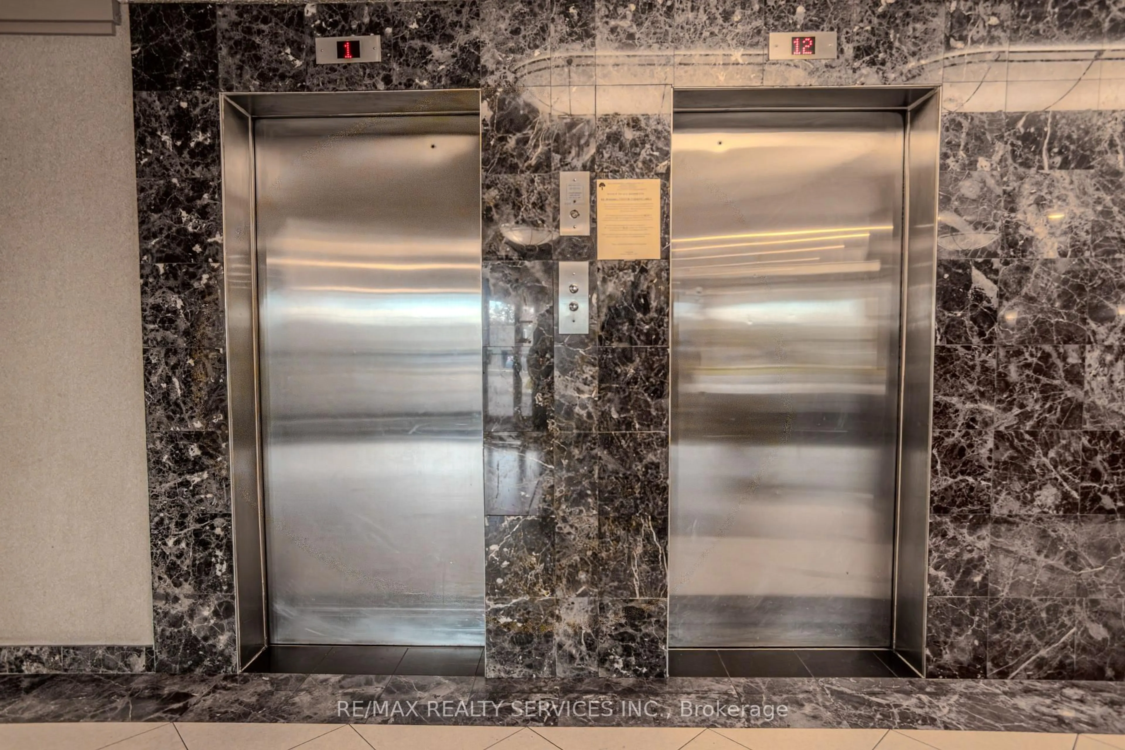 Indoor foyer for 20 Mississauga Valley Blvd #1305, Mississauga Ontario L5A 3S1