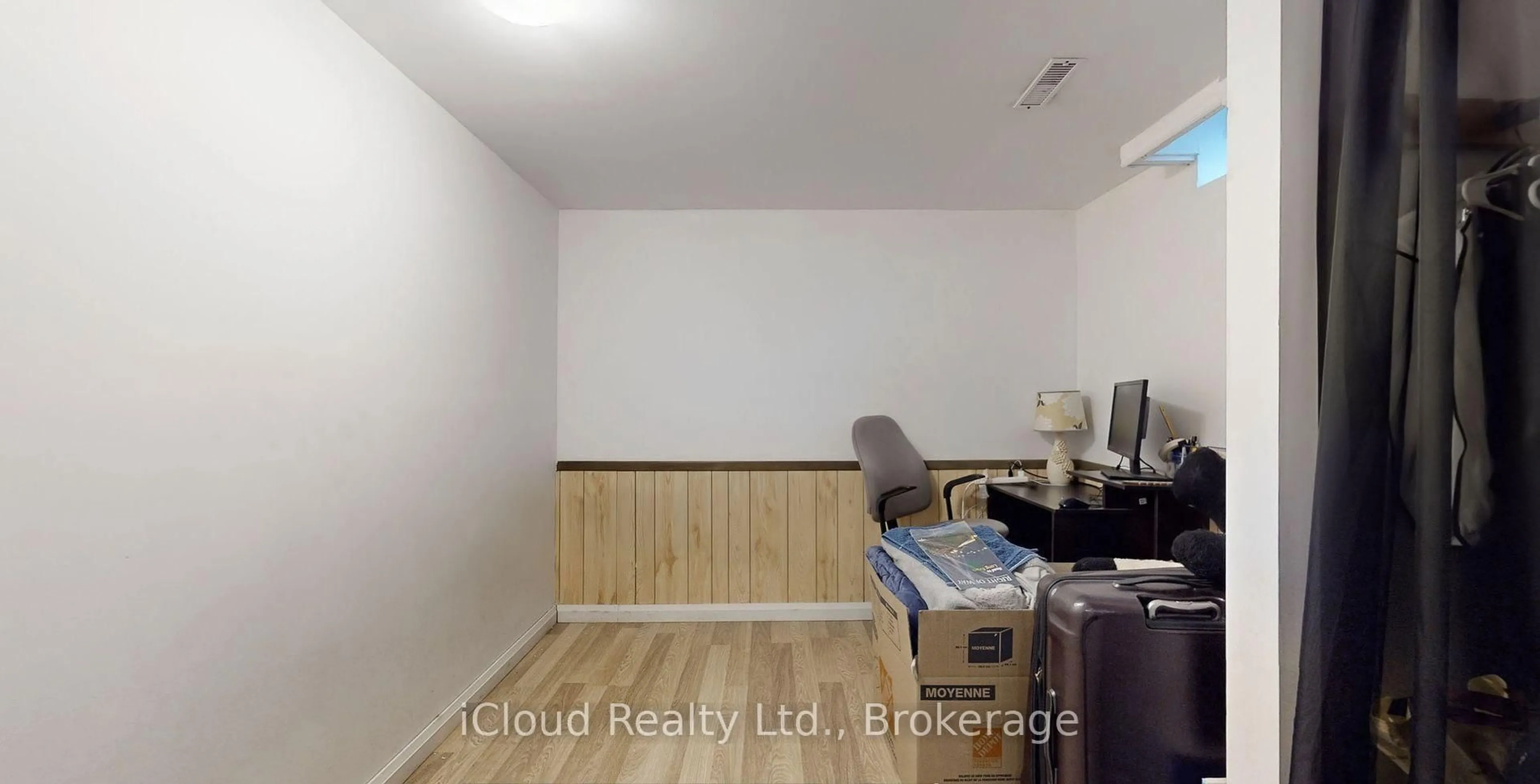 A pic of a room for 32 Dafoe Cres, Brampton Ontario L6Y 2L2