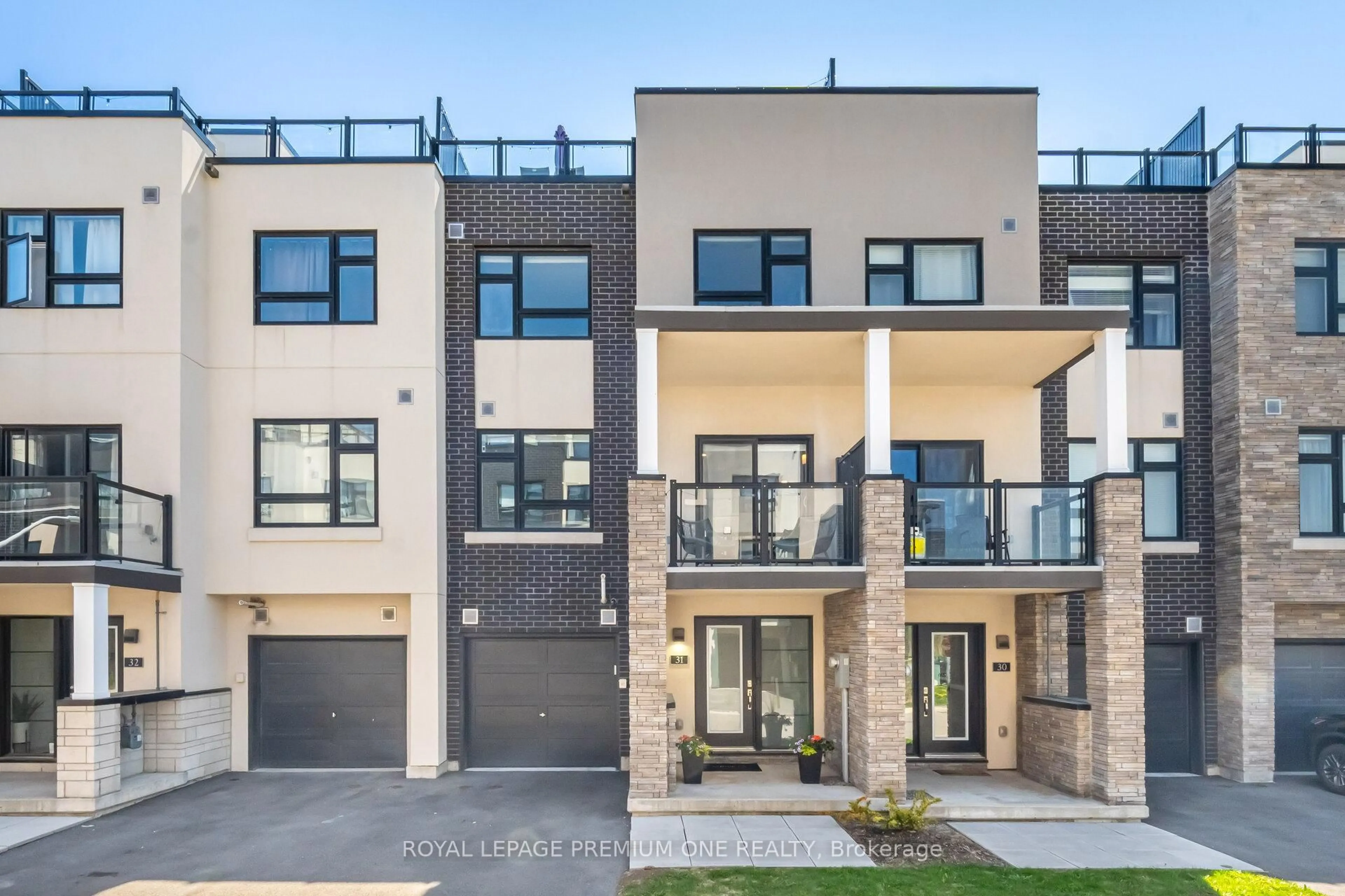 Home with brick exterior material, street for 1121 Cooke Blvd #31, Burlington Ontario L7T 0C3