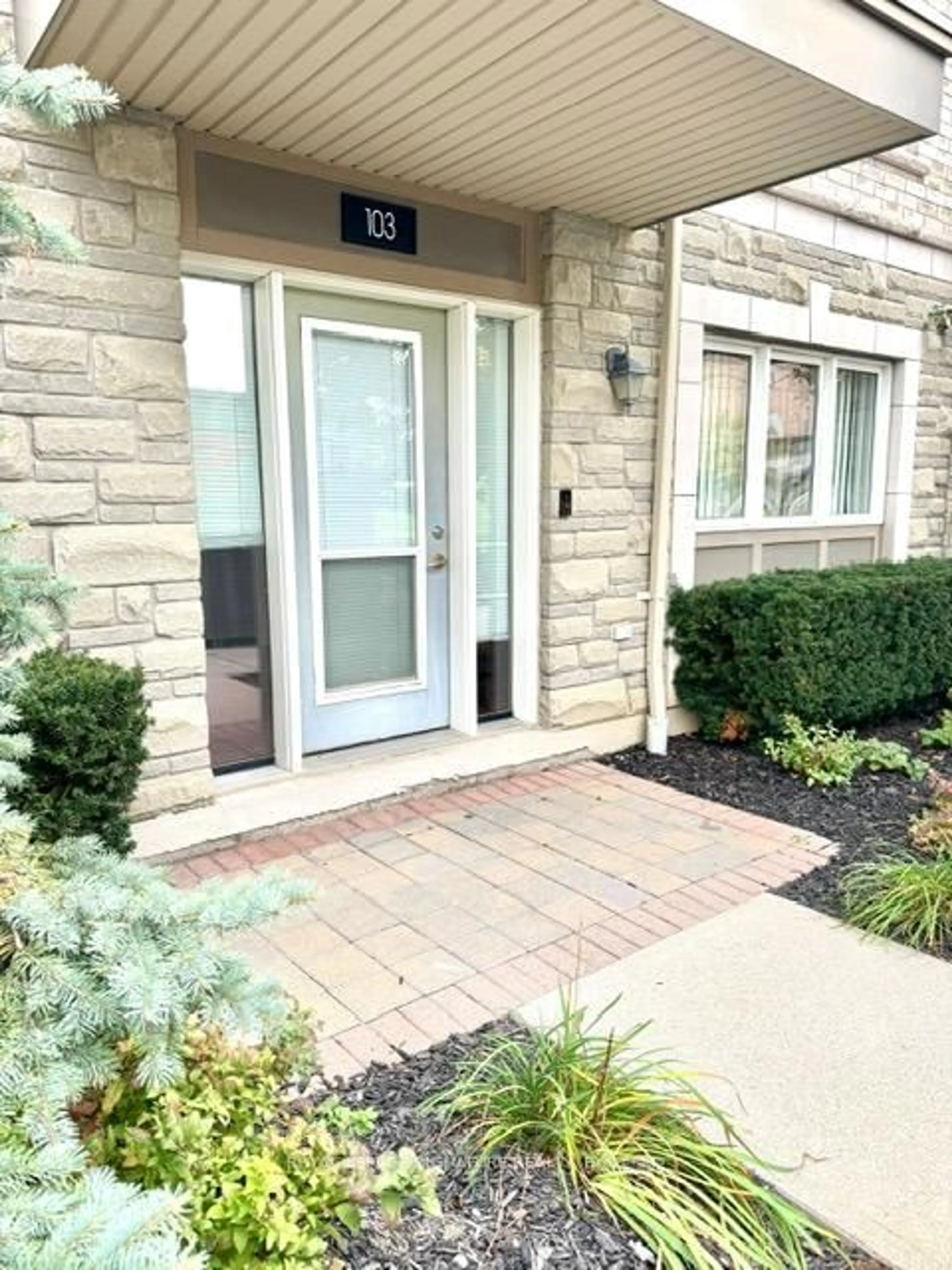Indoor entryway for 5100 Winston Churchill Blvd #103, Mississauga Ontario L5M 0N9