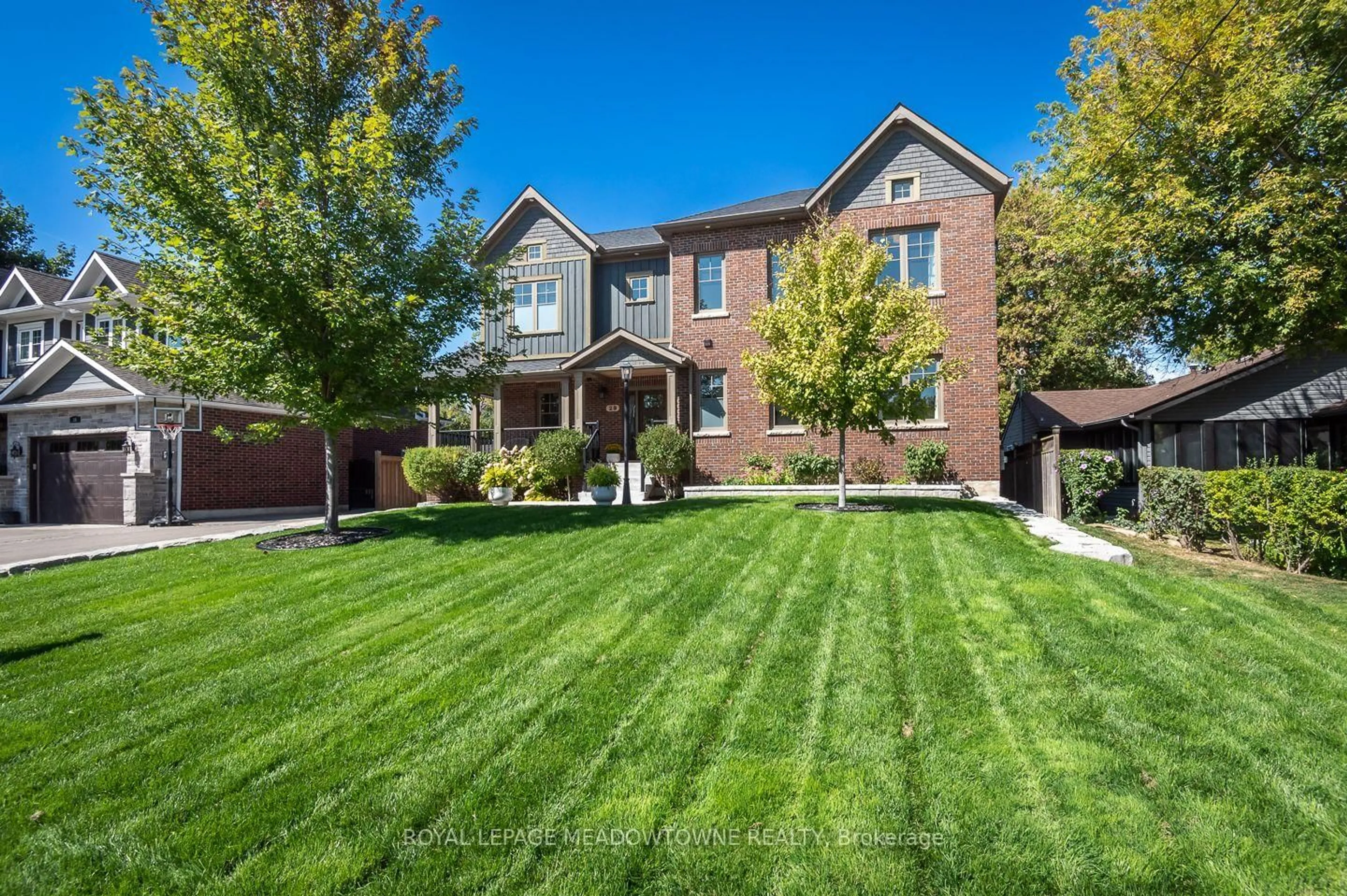 Home with brick exterior material, street for 29 Barton St, Milton Ontario L9T 1C7