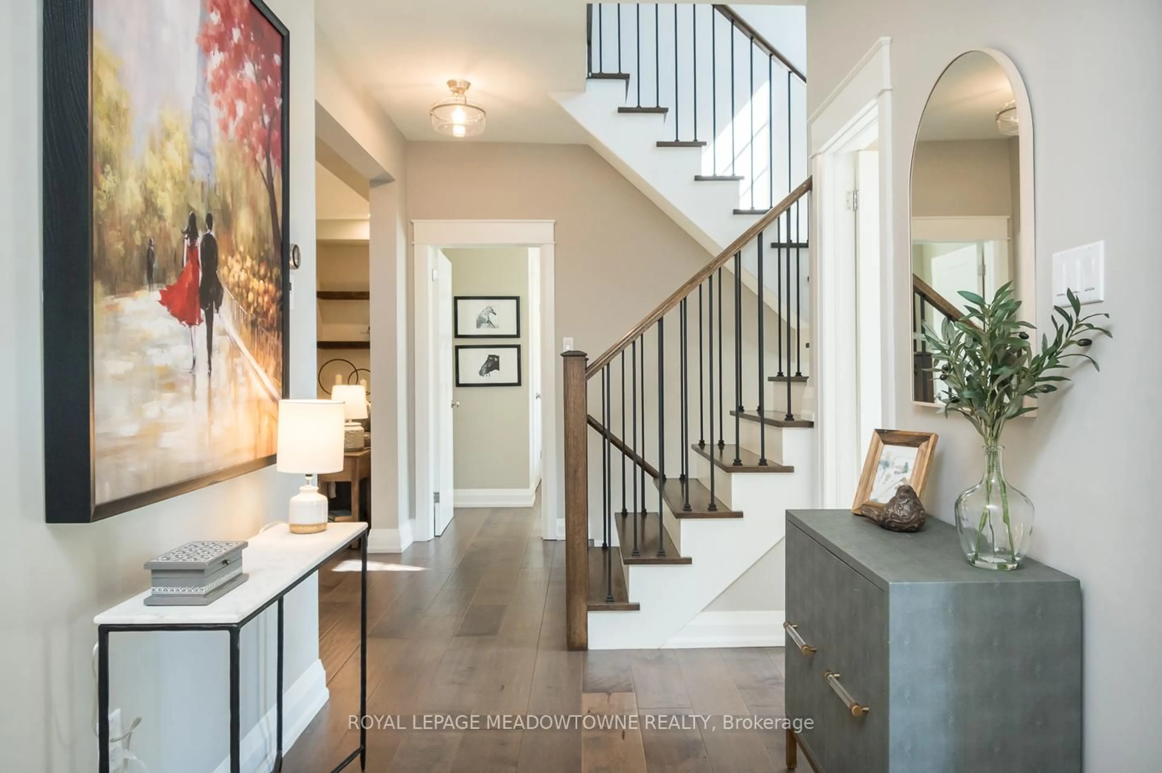 Indoor entryway for 29 Barton St, Milton Ontario L9T 1C7