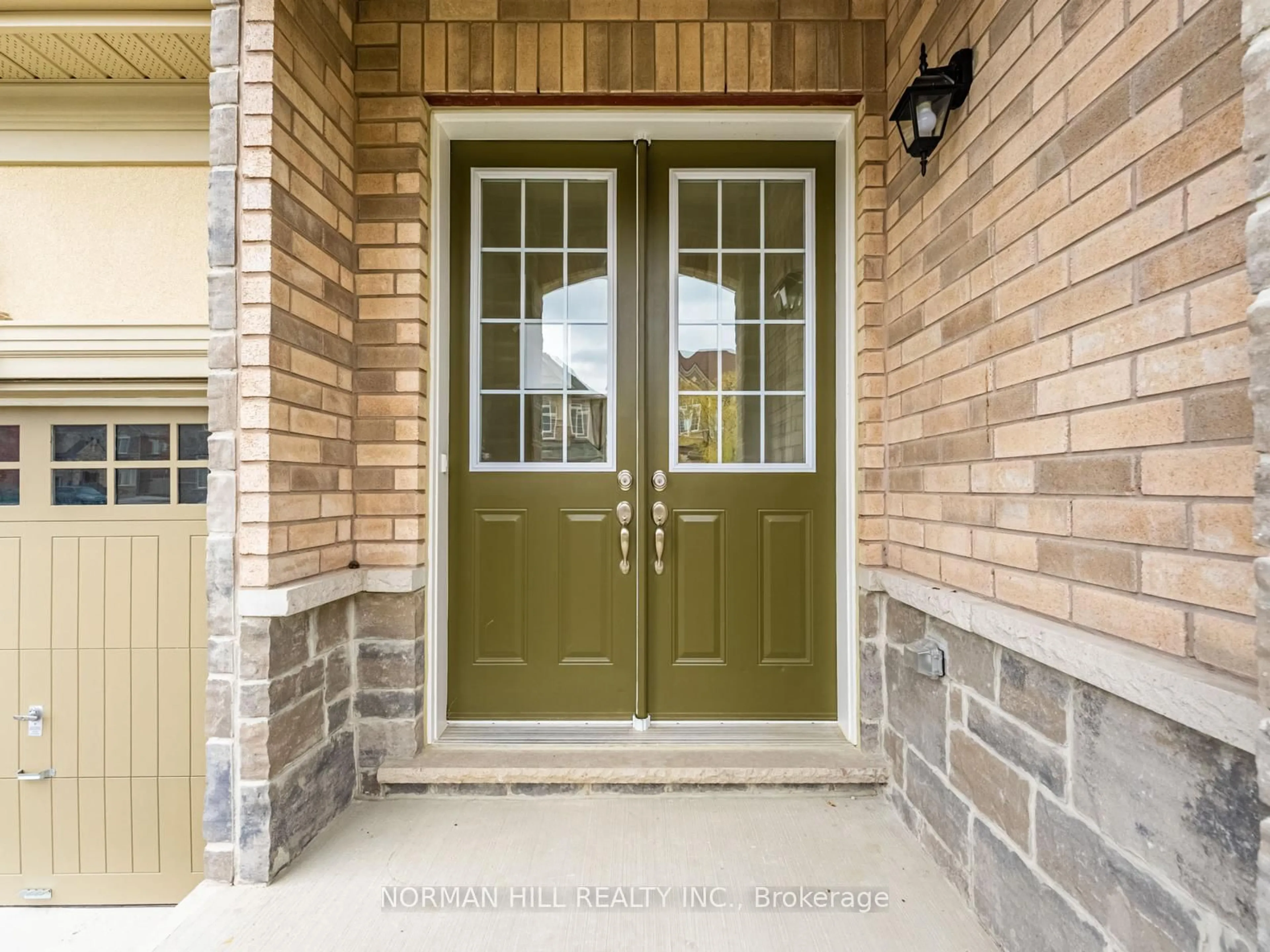Indoor entryway for 23 Lilestone Dr, Brampton Ontario L6X 0B3