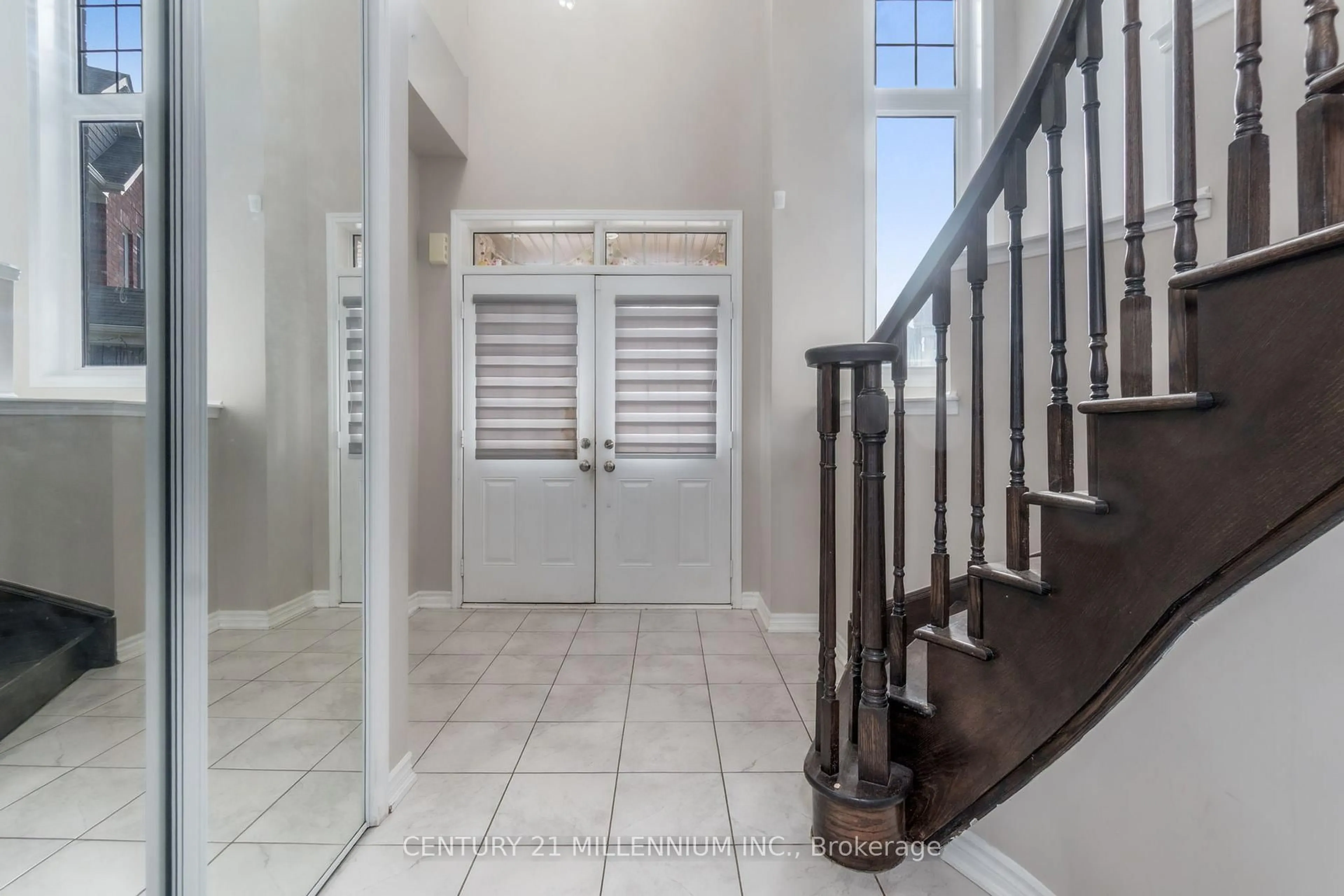Indoor entryway for 73 Mincing Tr, Brampton Ontario L7A 4S9