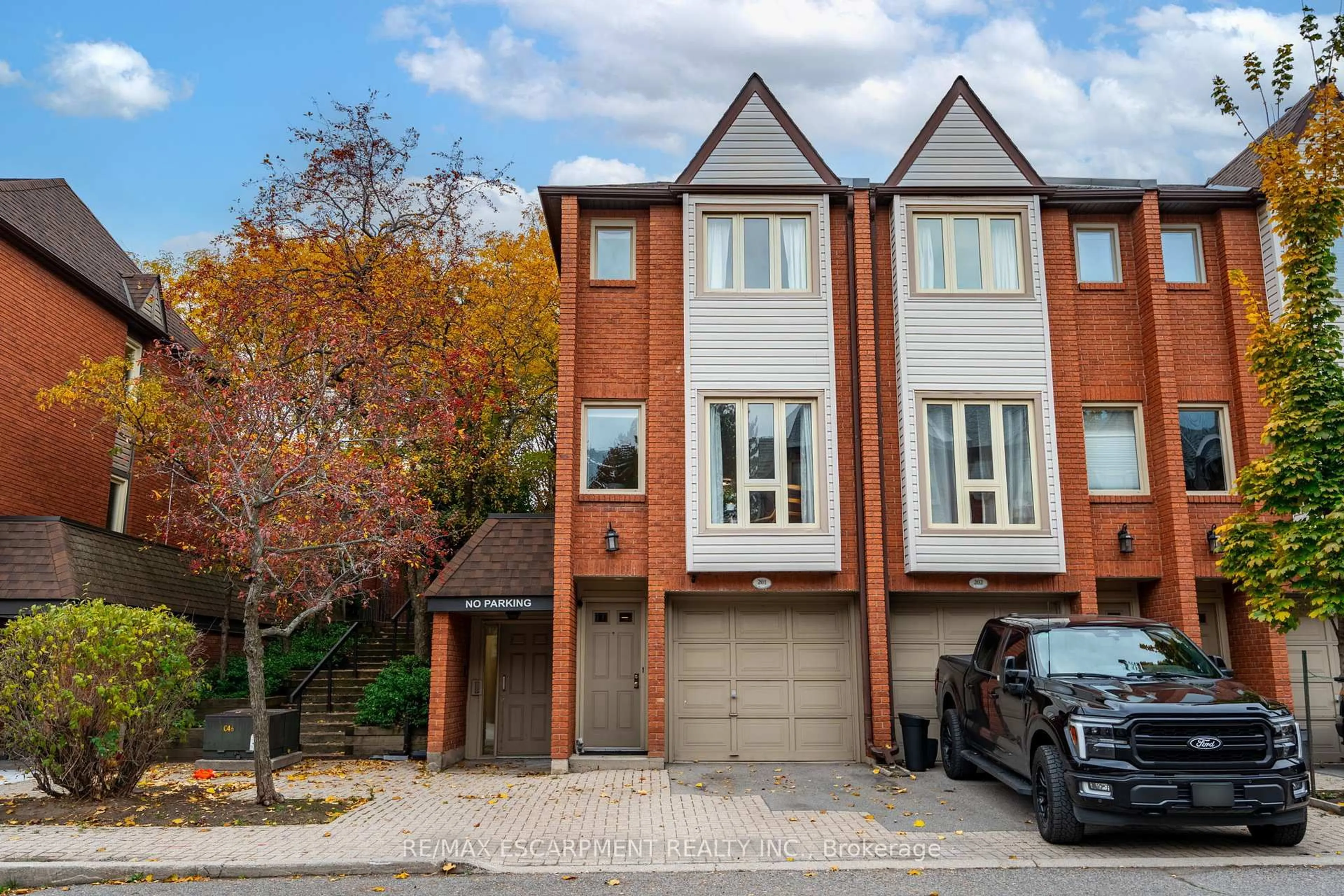 Home with brick exterior material, street for 895 Maple Ave #201, Burlington Ontario L7S 2H7