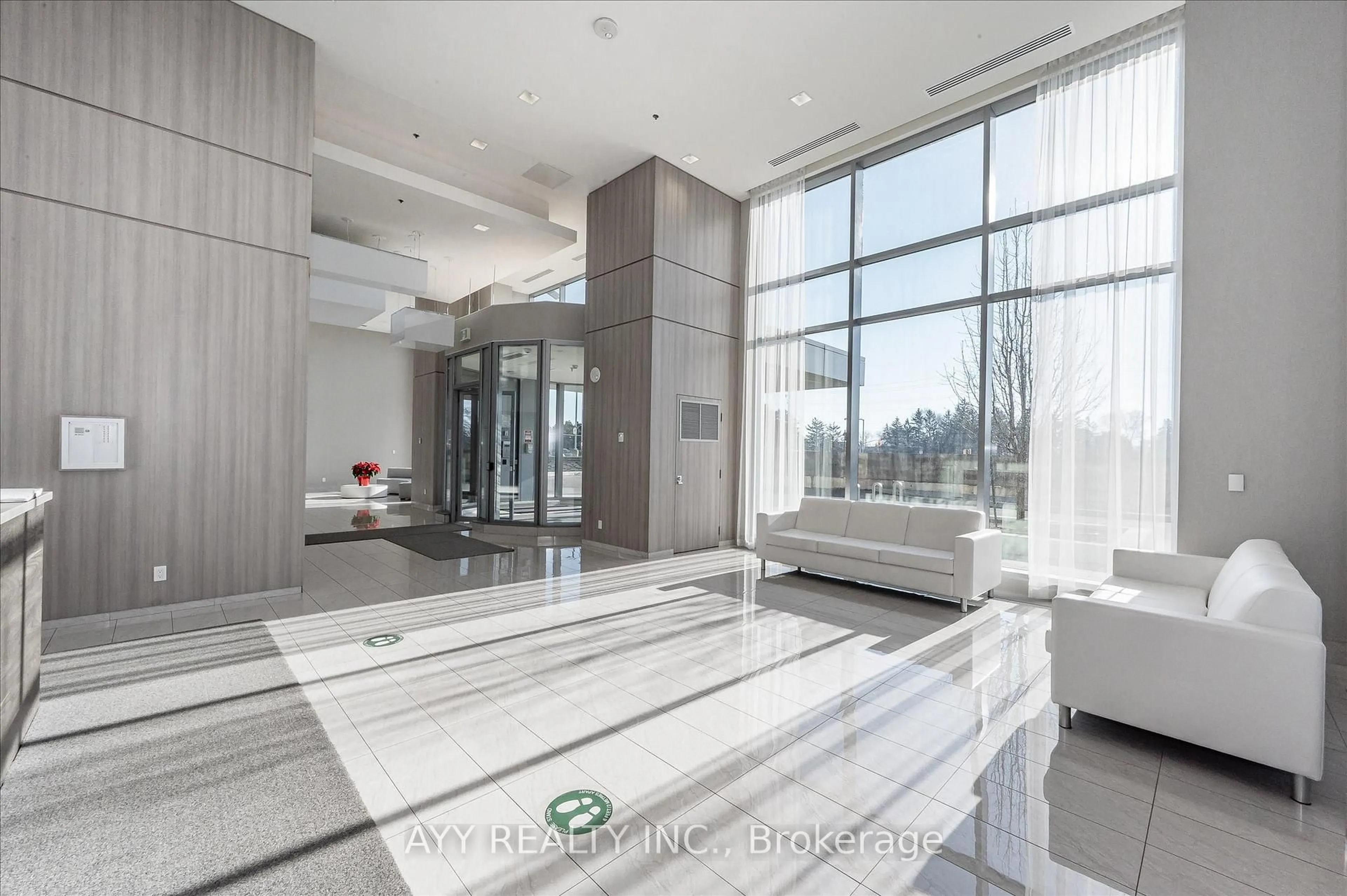 Indoor foyer for 2093 Fairview St #1709, Burlington Ontario L7R 0E6