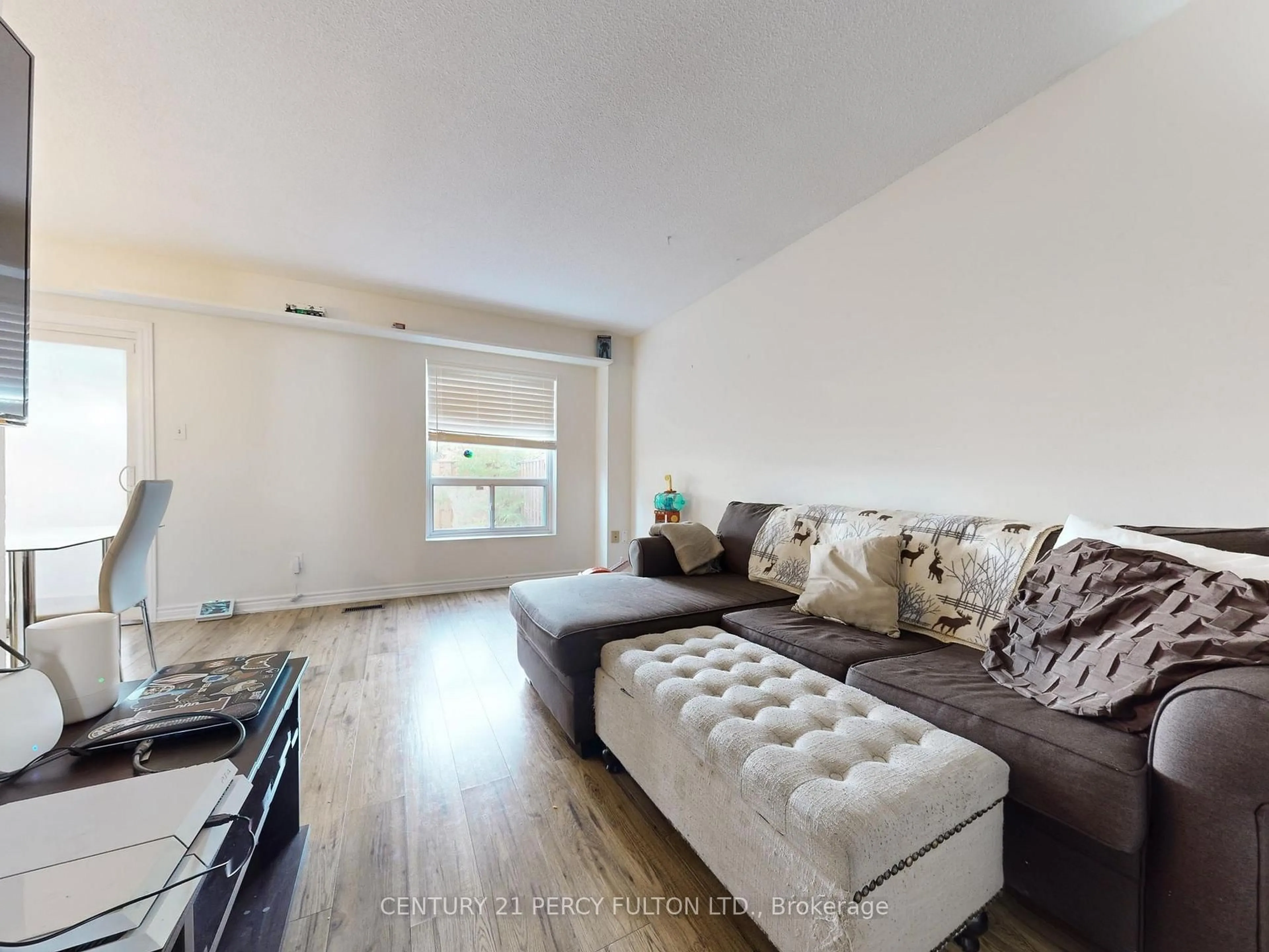 Living room with furniture, wood/laminate floor for 5730 Montevideo Rd #57, Mississauga Ontario L5N 2M4