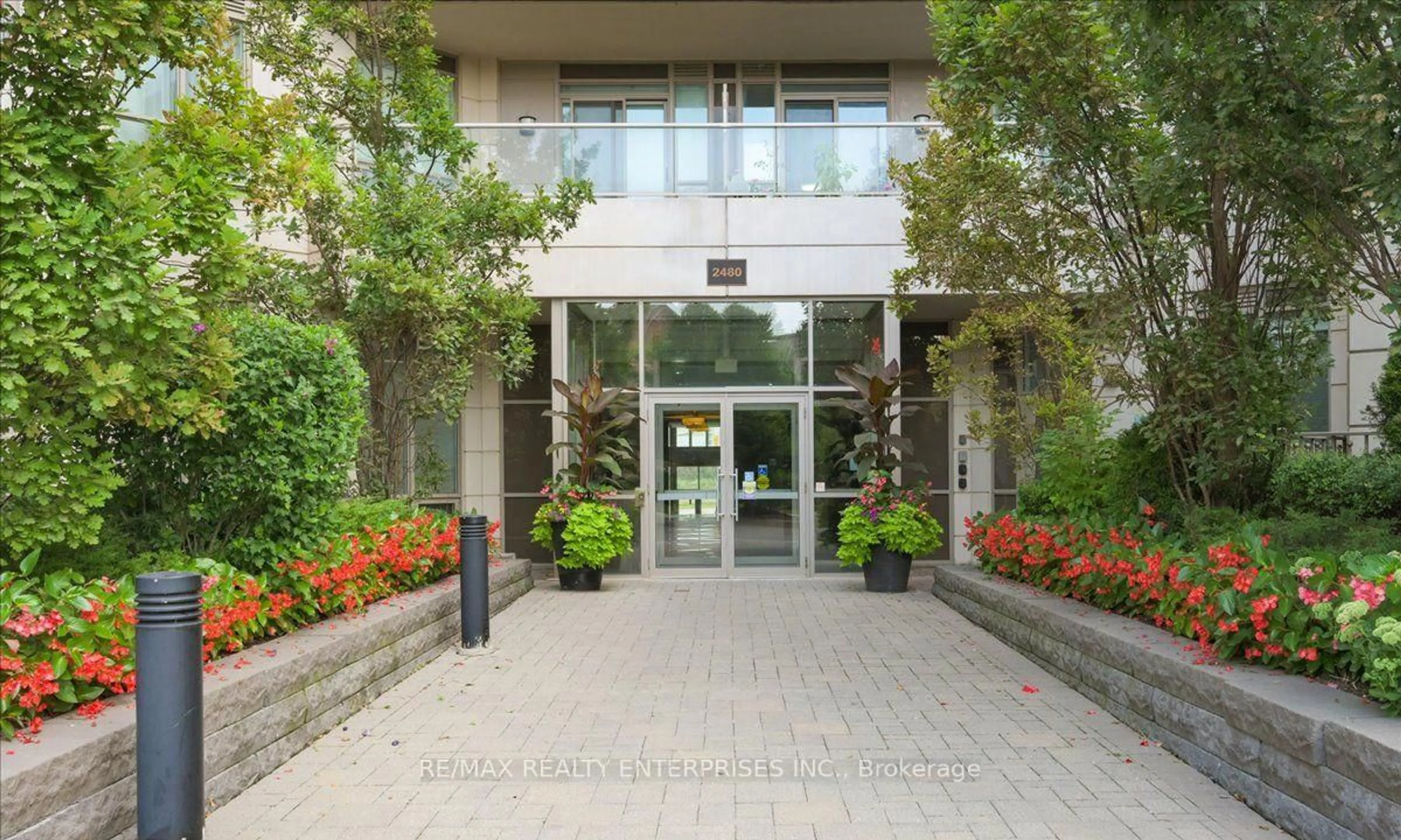 Indoor foyer for 2480 Prince Michael Dr #607, Oakville Ontario L6H 0E1