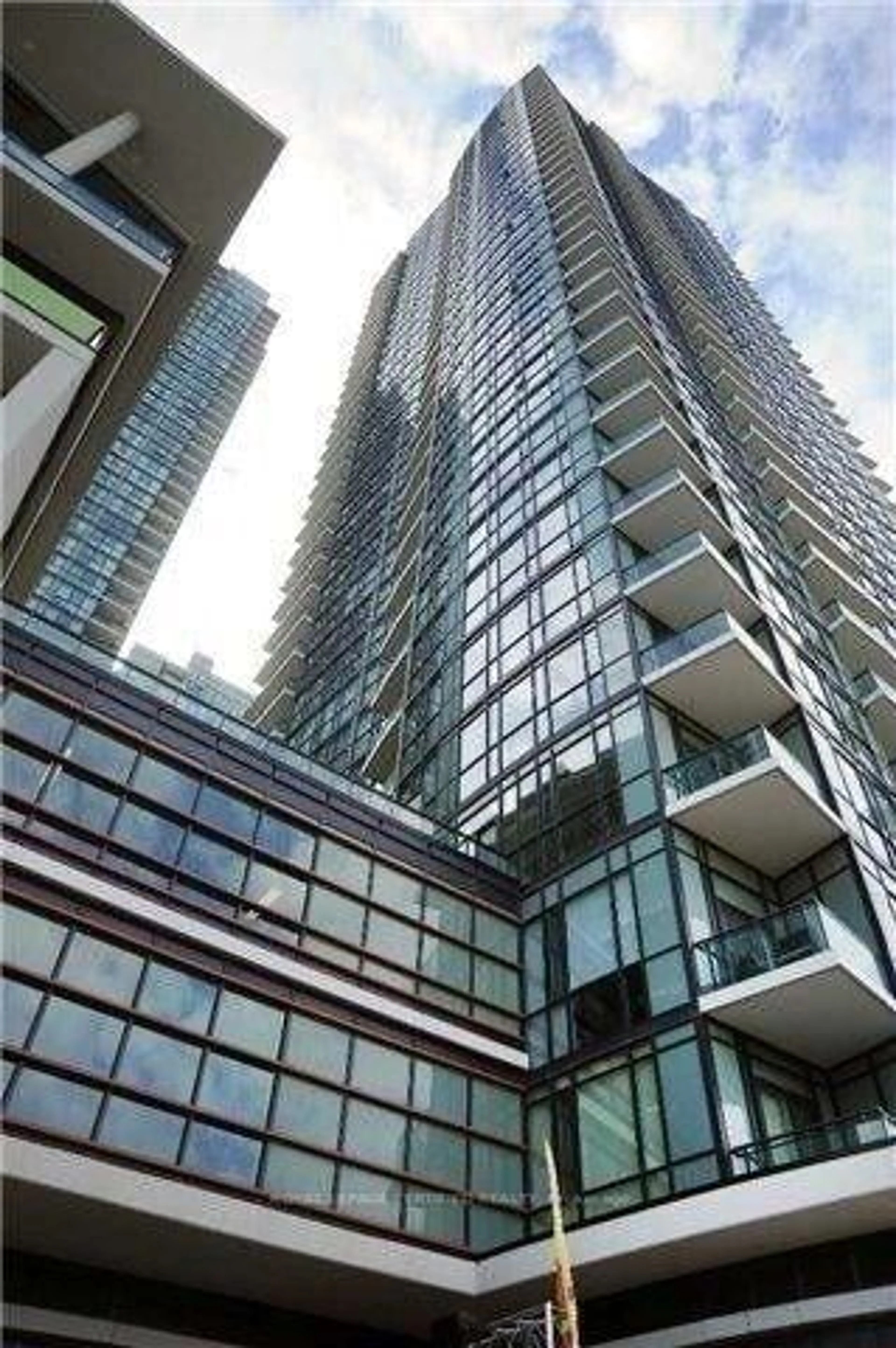 Indoor foyer for 4099 Brickstone Mews #1103, Mississauga Ontario L5B 0G2